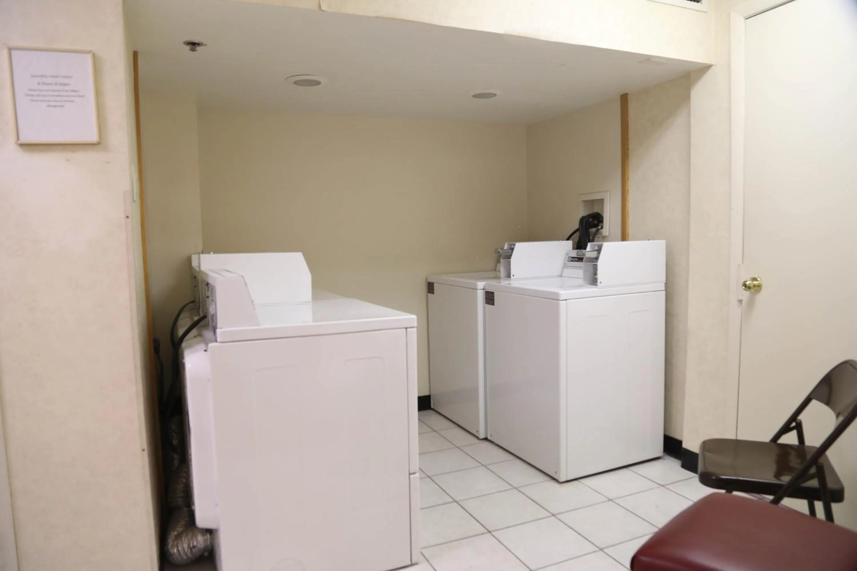 laundry in Destiny Palms Hotel Maingate West