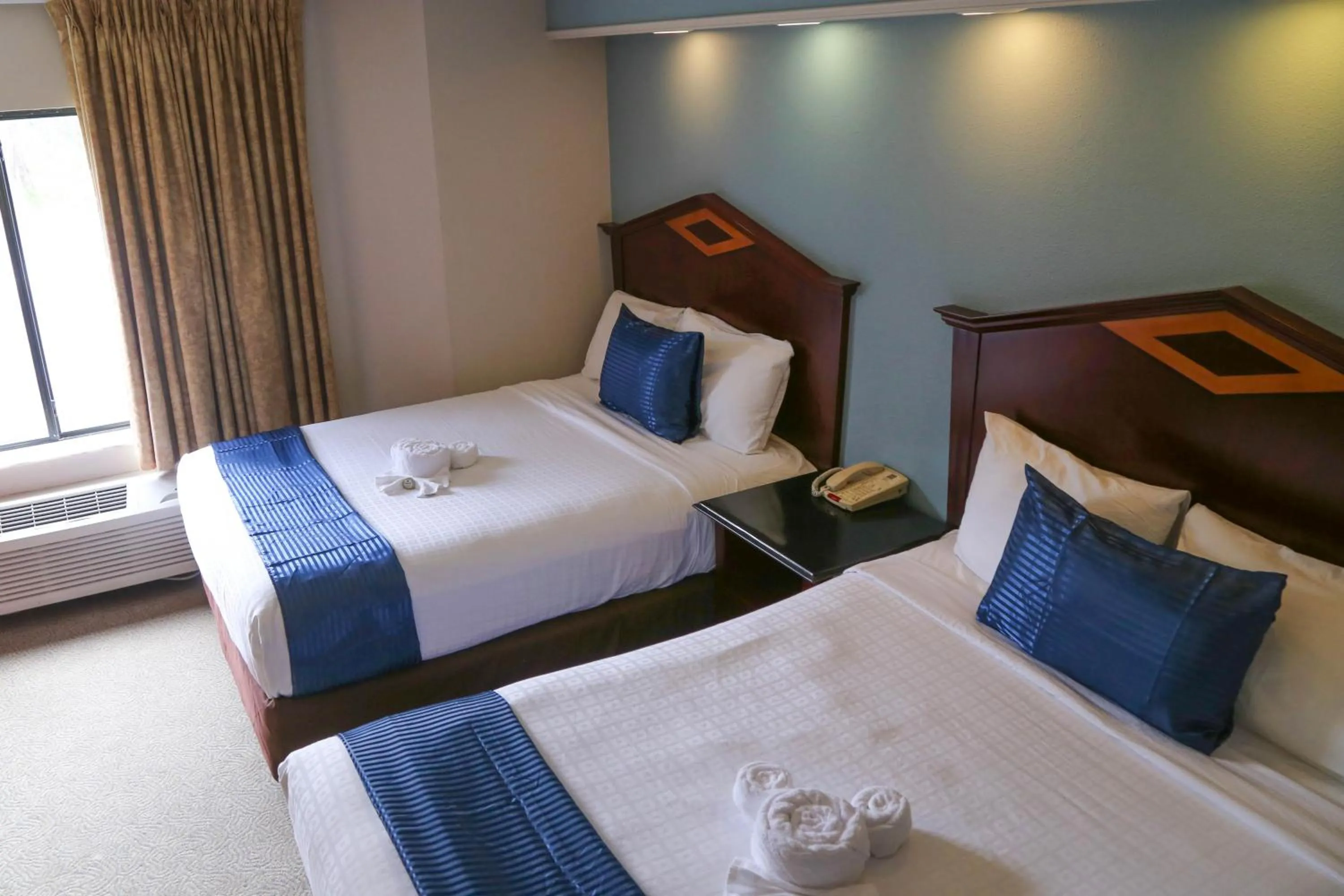 Bed in Destiny Palms Hotel Maingate West