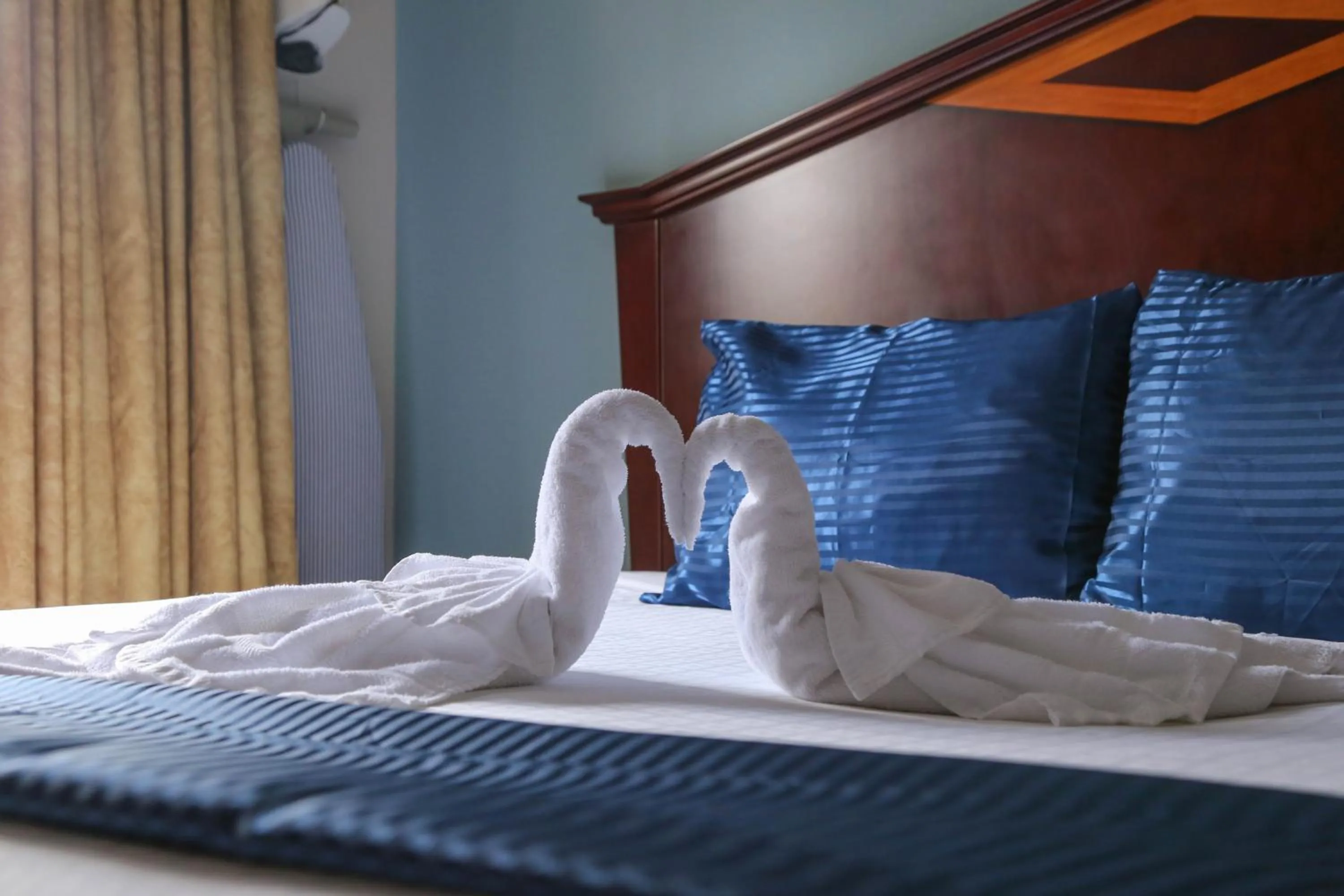 Photo of the whole room, Bed in Destiny Palms Hotel Maingate West