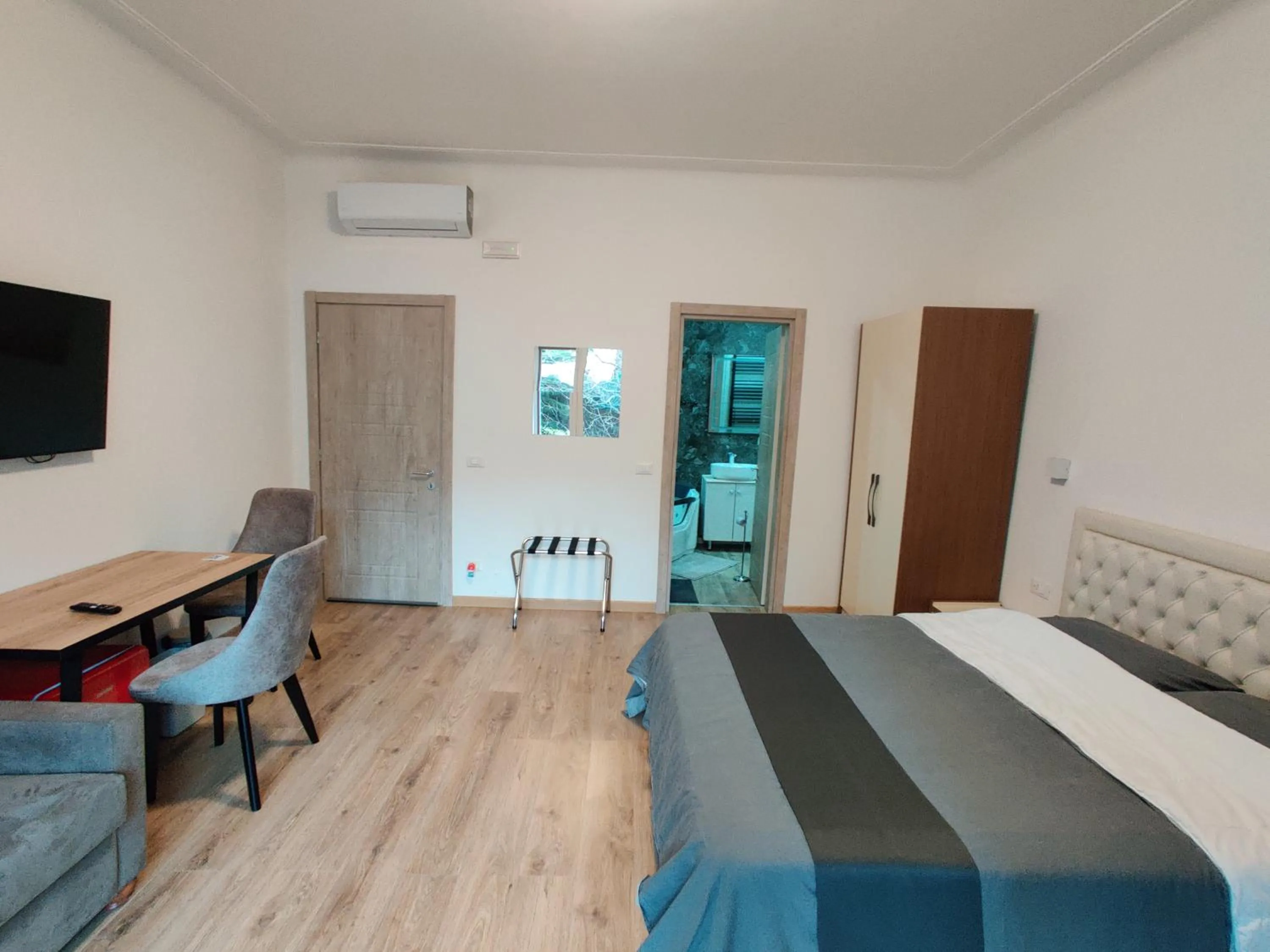 Photo of the whole room, Bed in B&B Crocevia