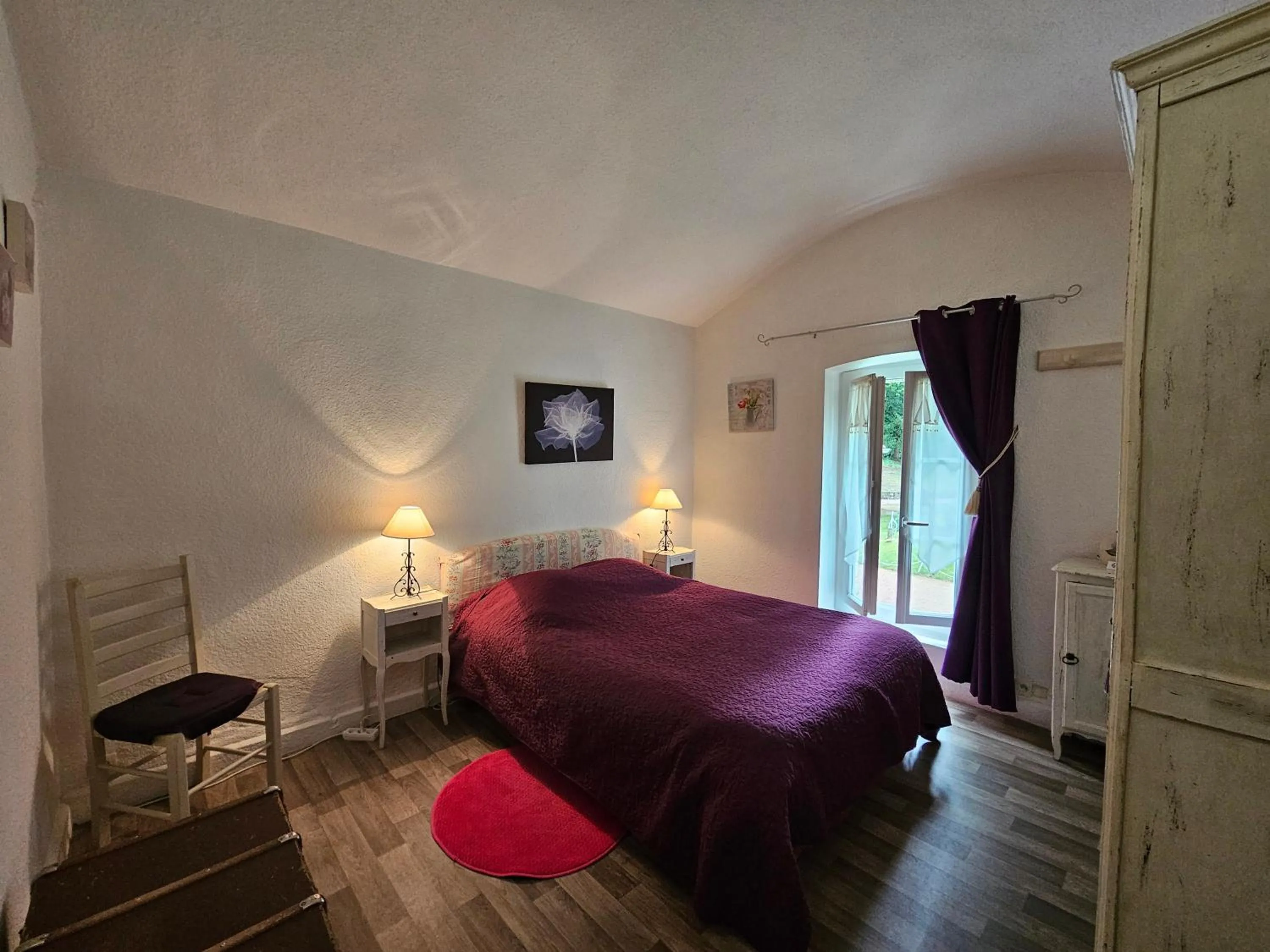 Photo of the whole room, Bed in Château de MontSablé