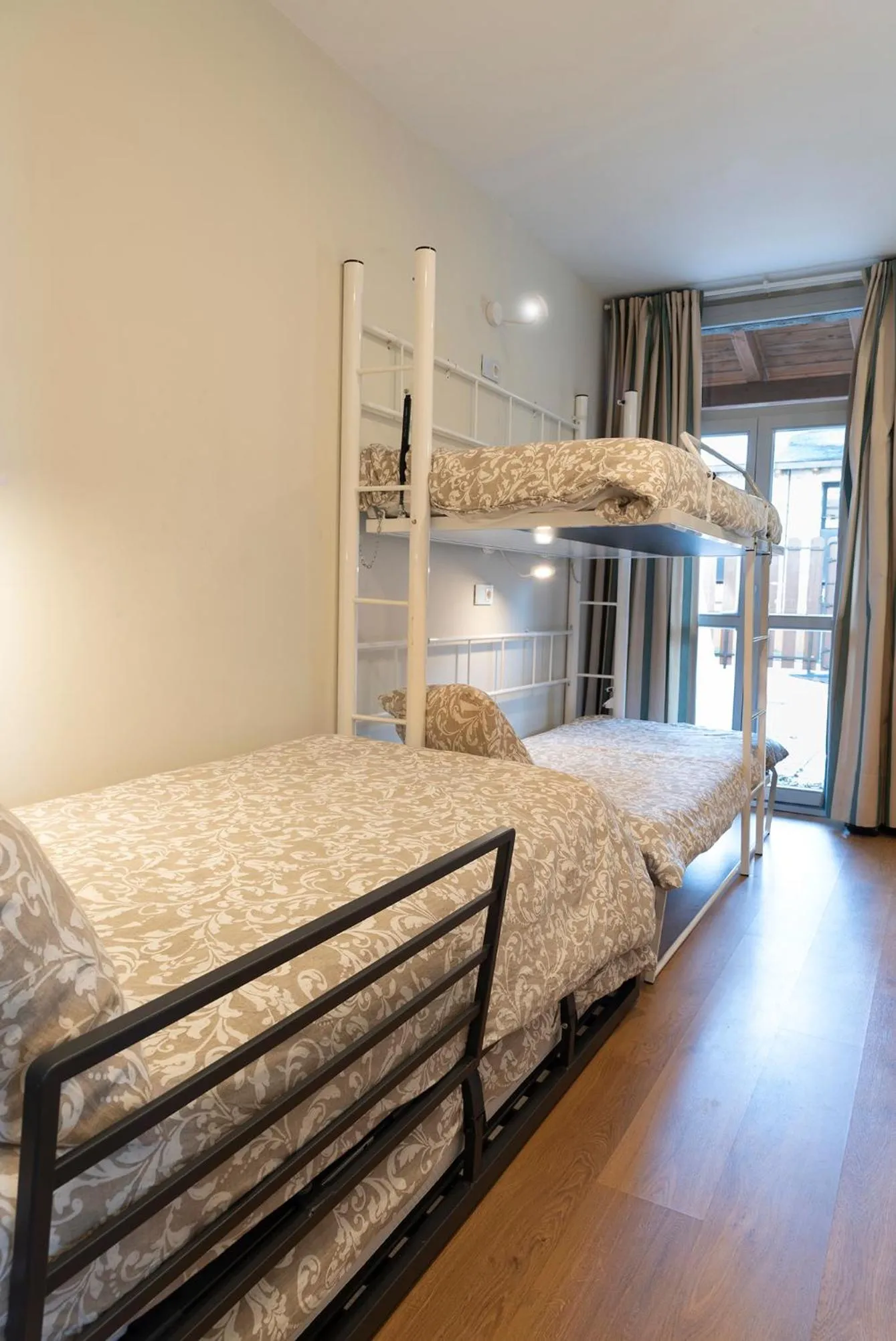 Photo of the whole room, Bed in Prados de Velarta
