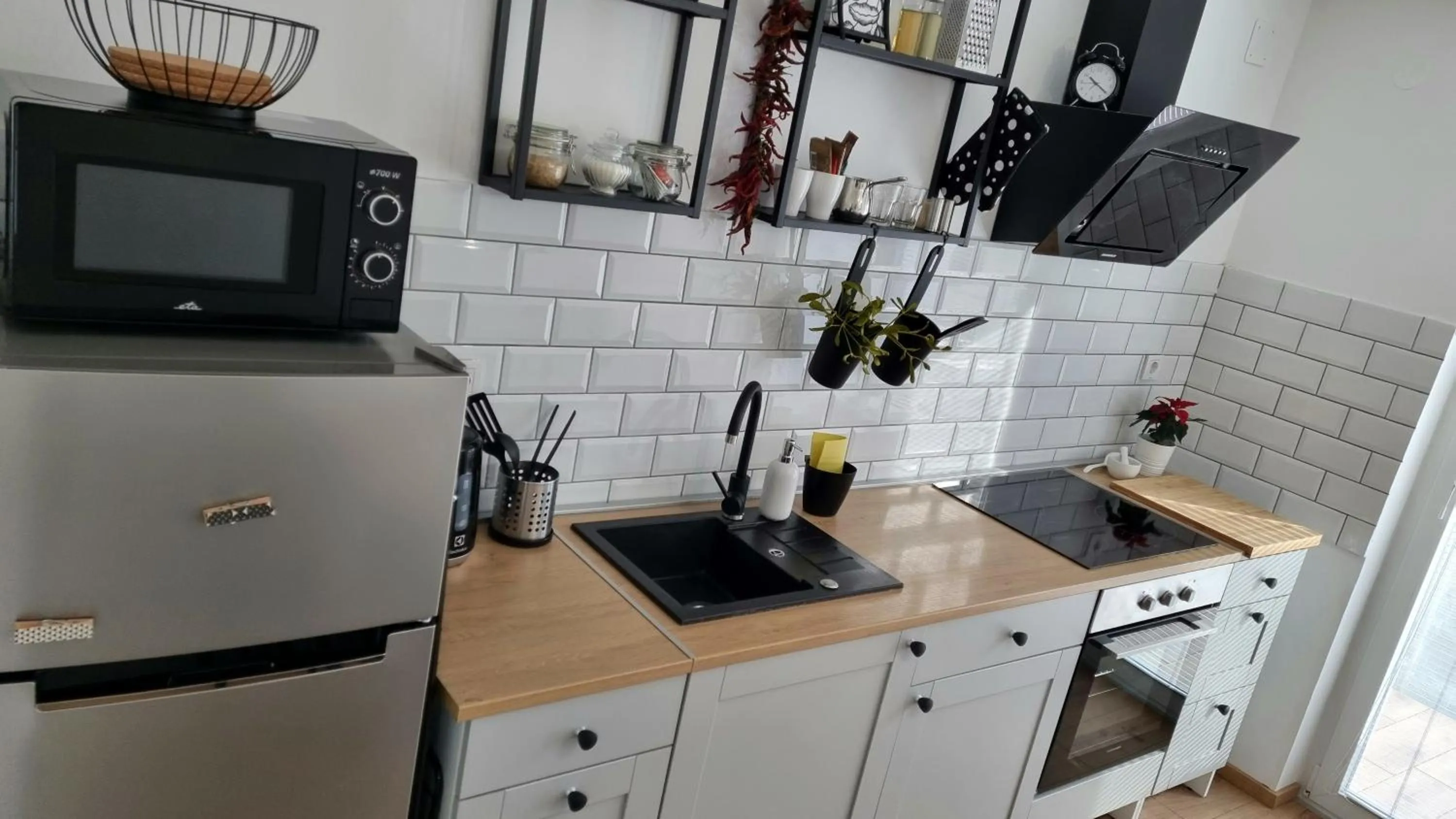 Kitchen or kitchenette in Apartman H8