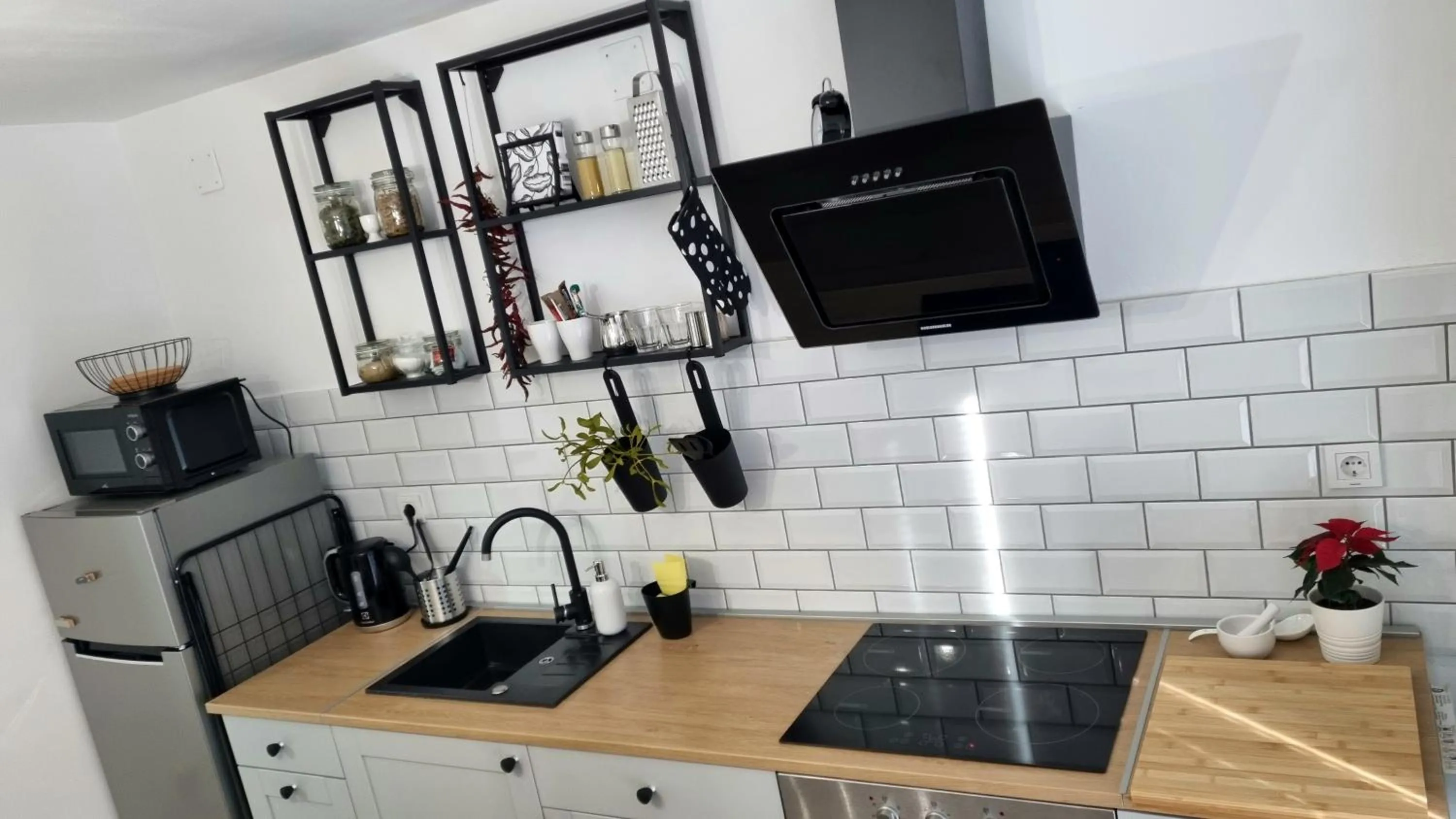 Kitchen or kitchenette in Apartman H8