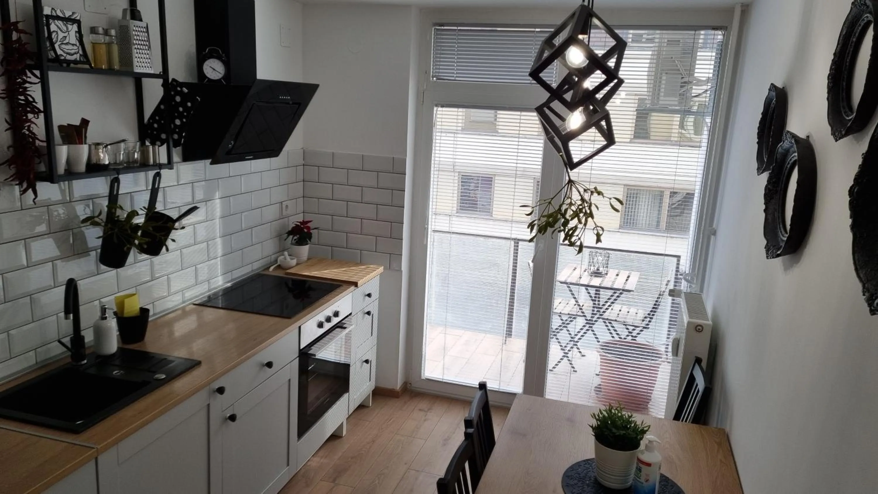 Kitchen or kitchenette in Apartman H8