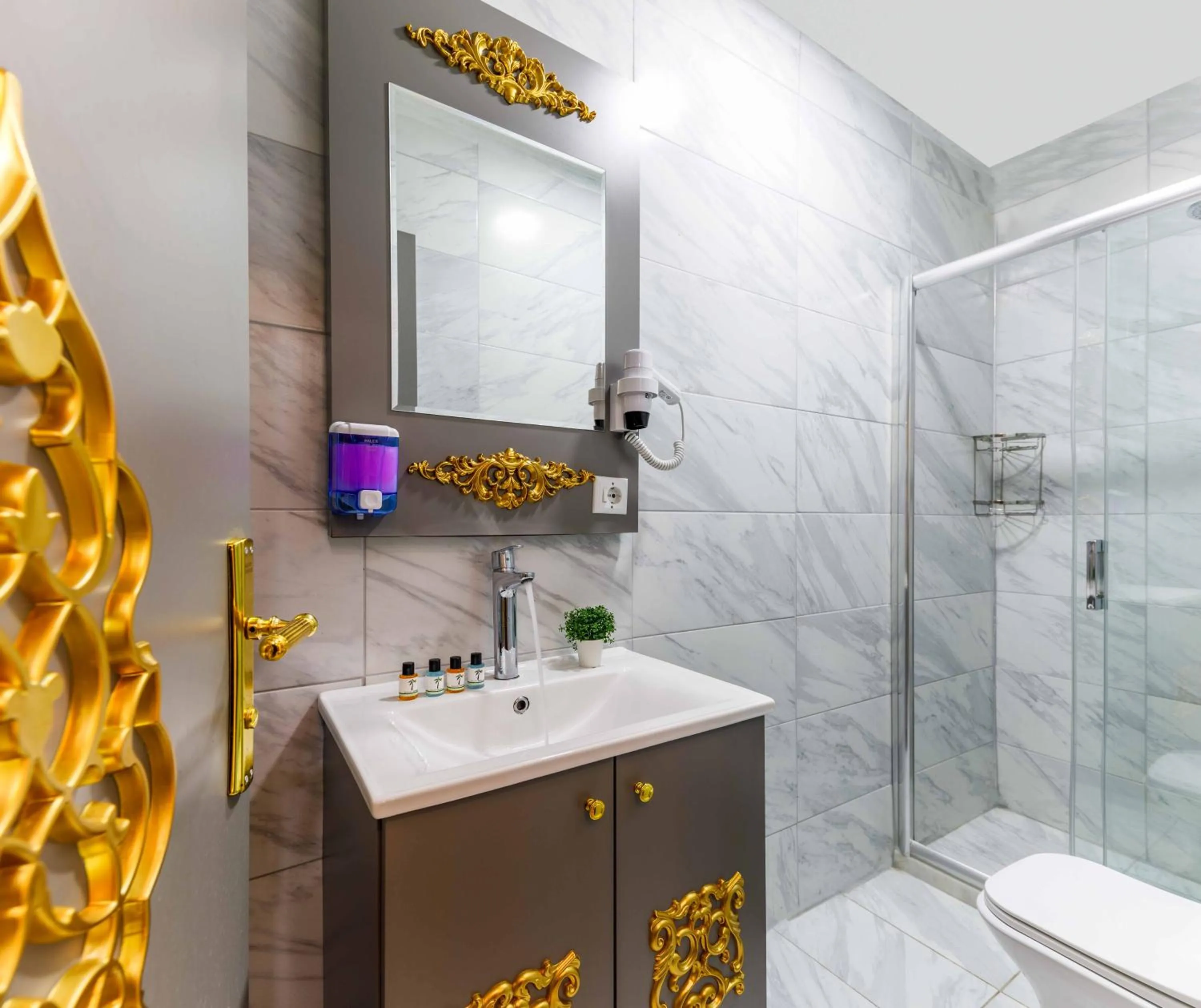 Shower in Santa Rio Taxim