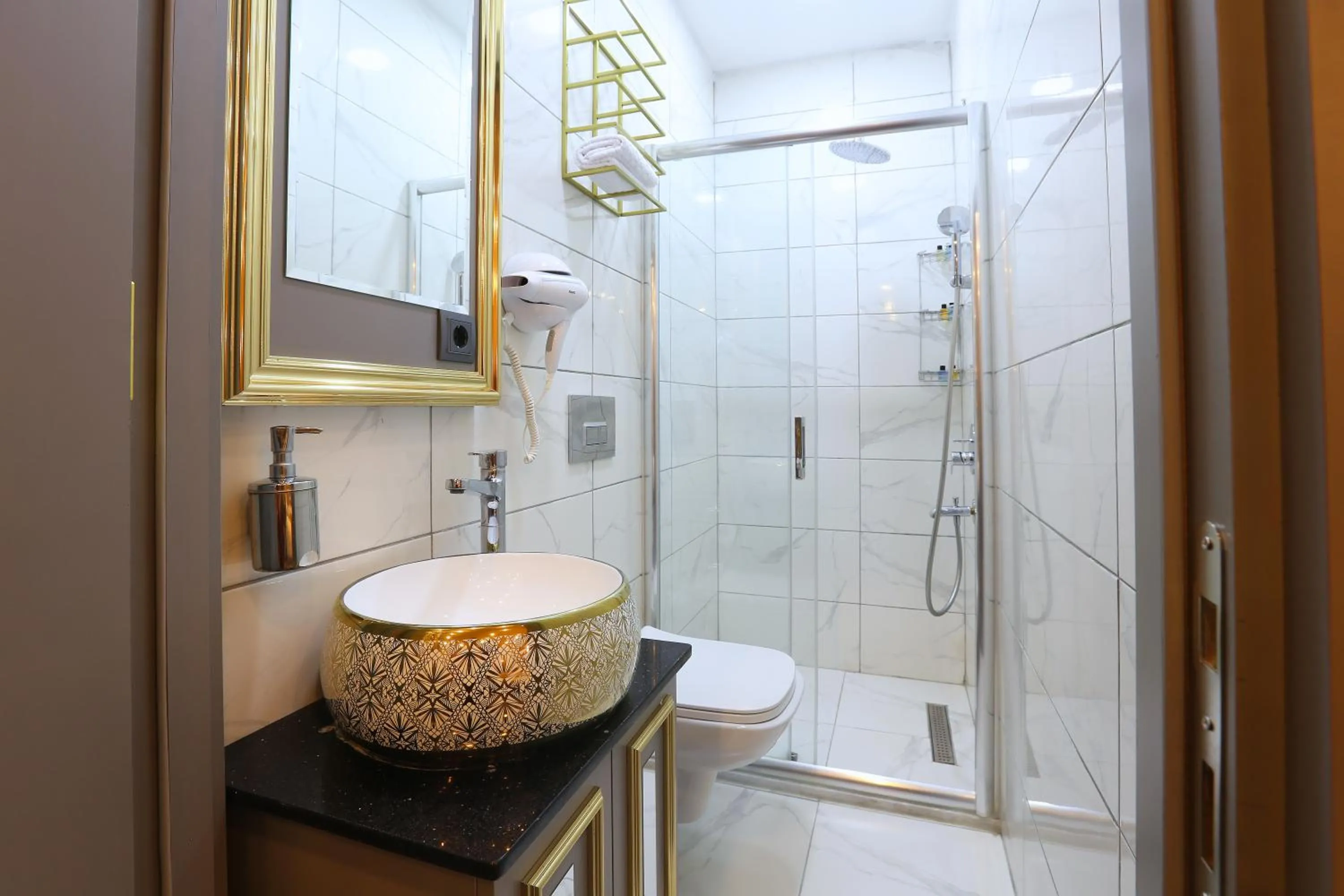 Shower in Santa Rio Taxim