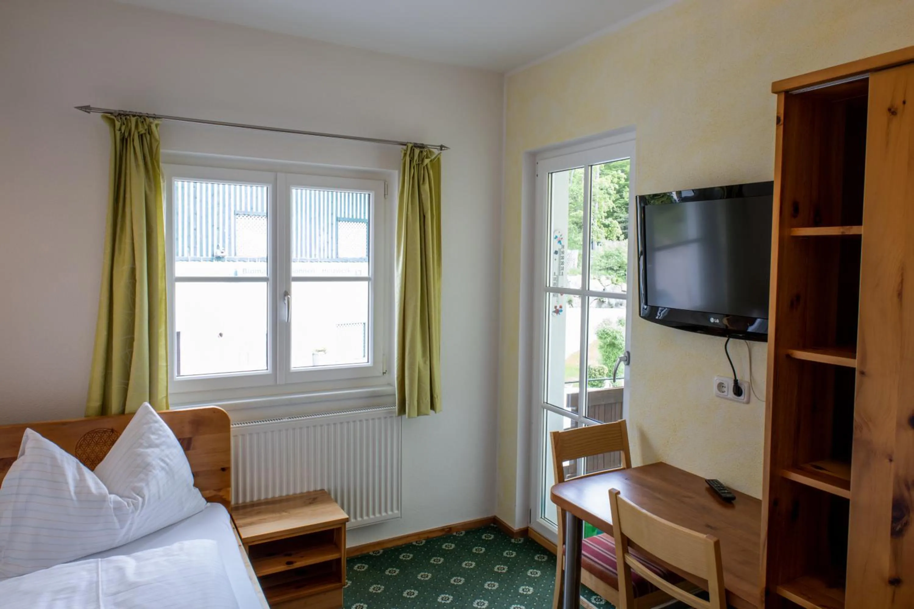 TV and multimedia, Bed in Gasthof Dreiländereck