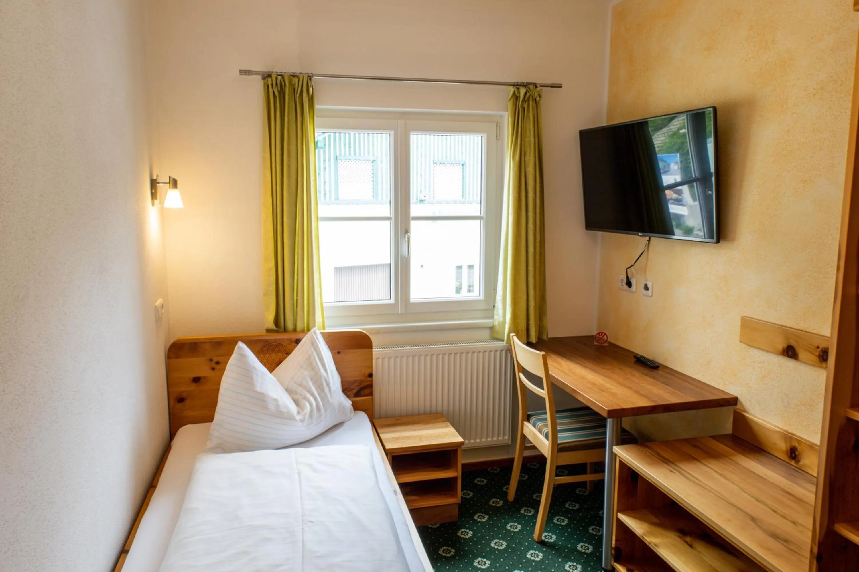 TV and multimedia, Bed in Gasthof Dreiländereck