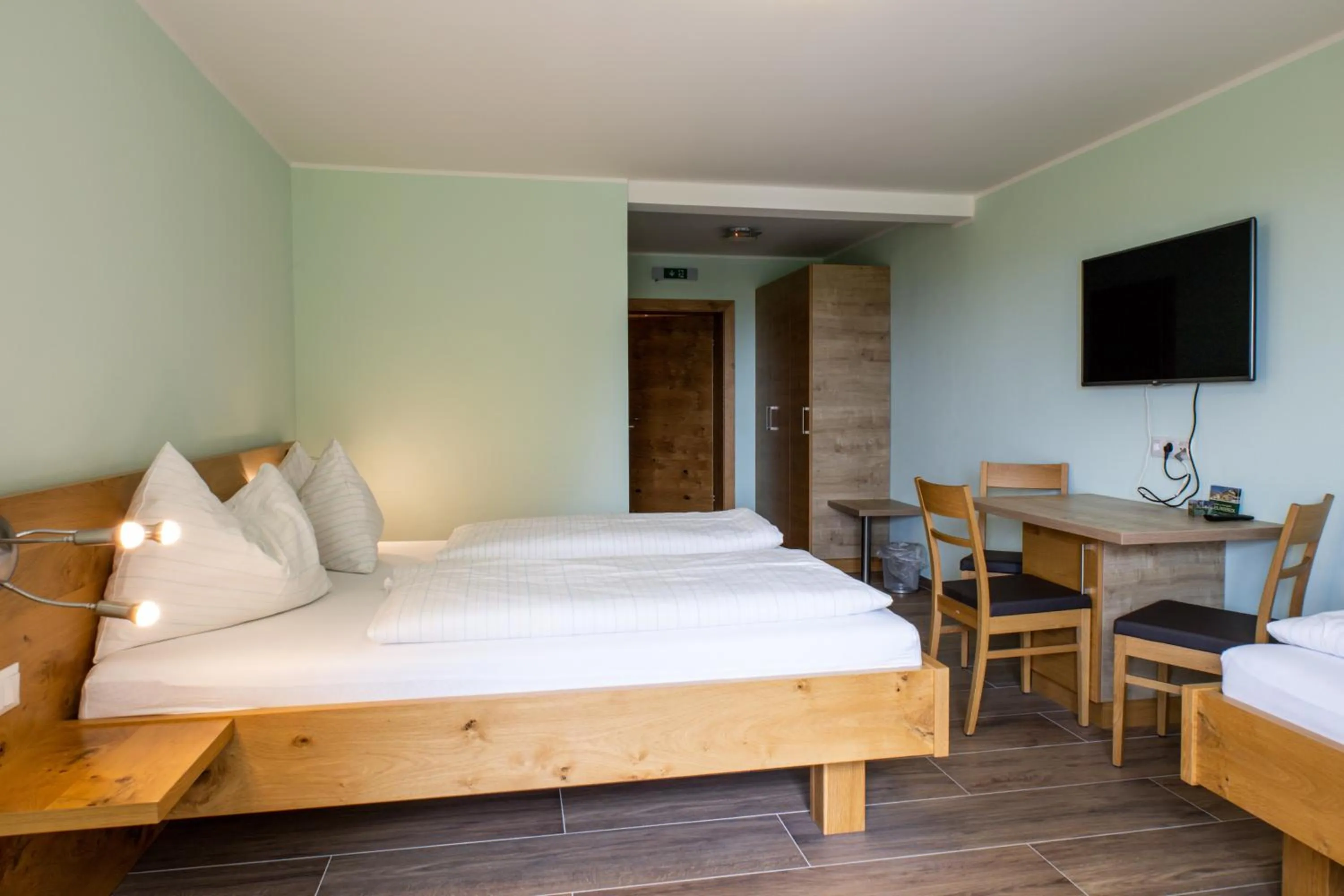 TV and multimedia, Bed in Gasthof Dreiländereck