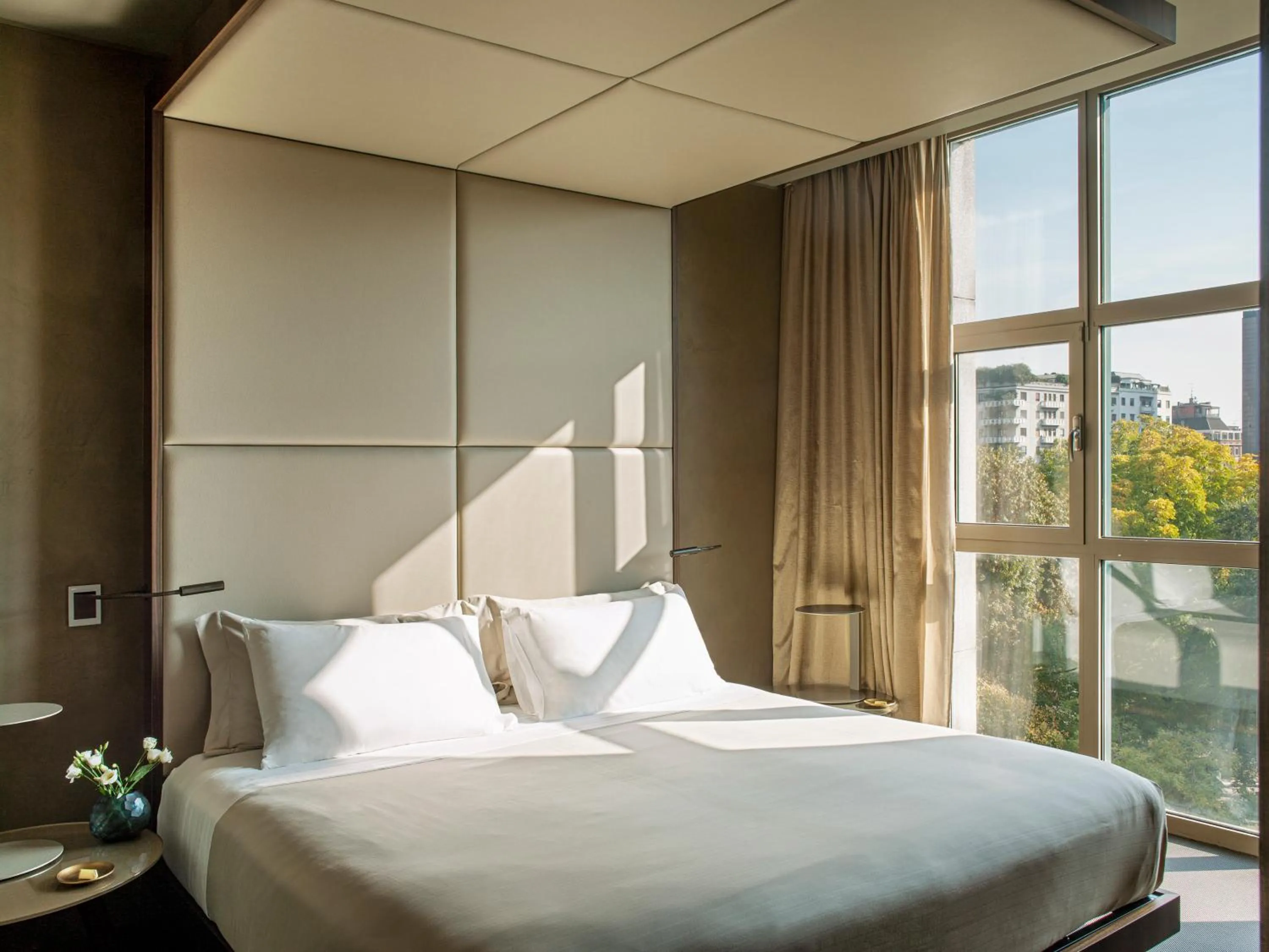 Bed in ME Milan Il Duca