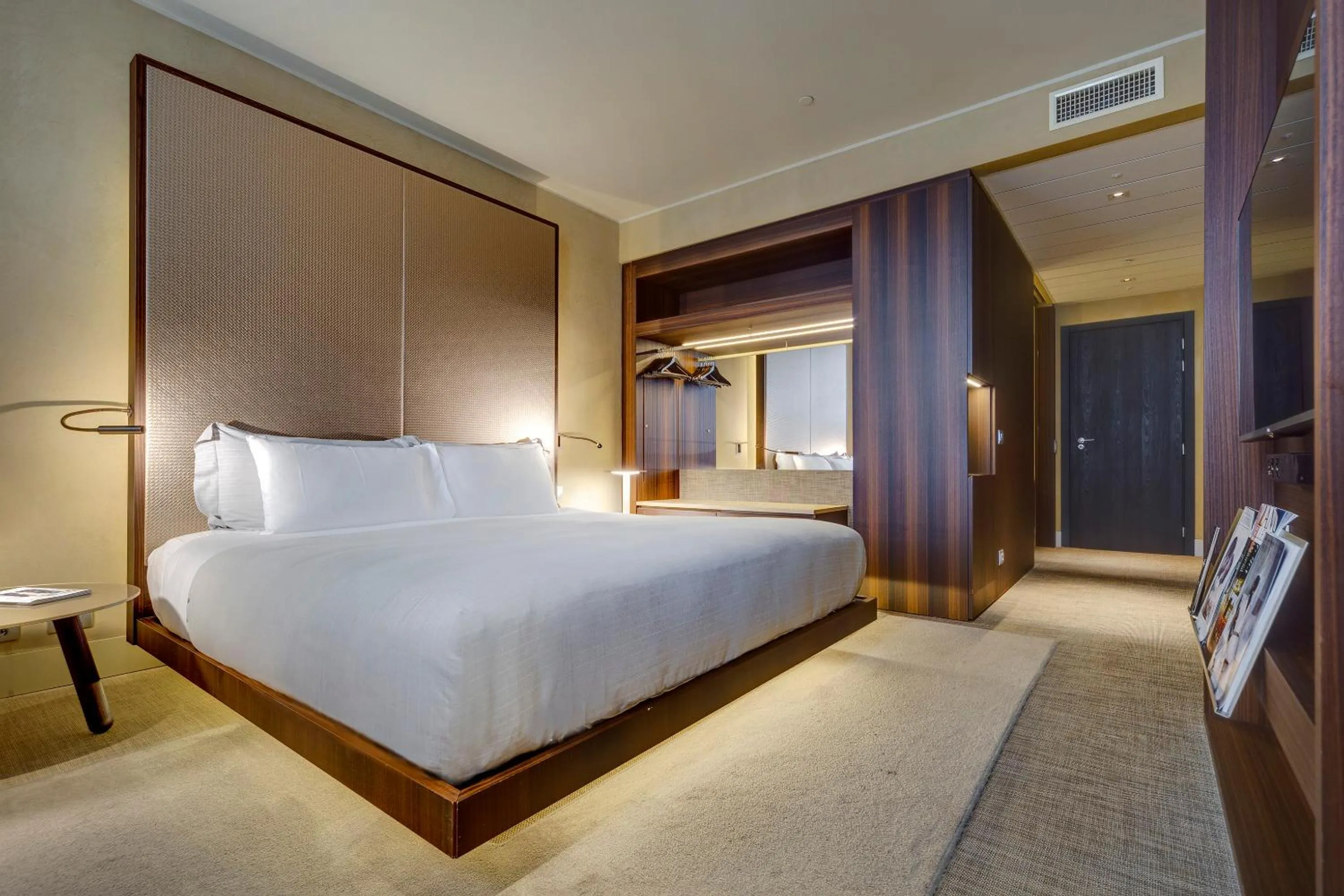 Bed in ME Milan Il Duca