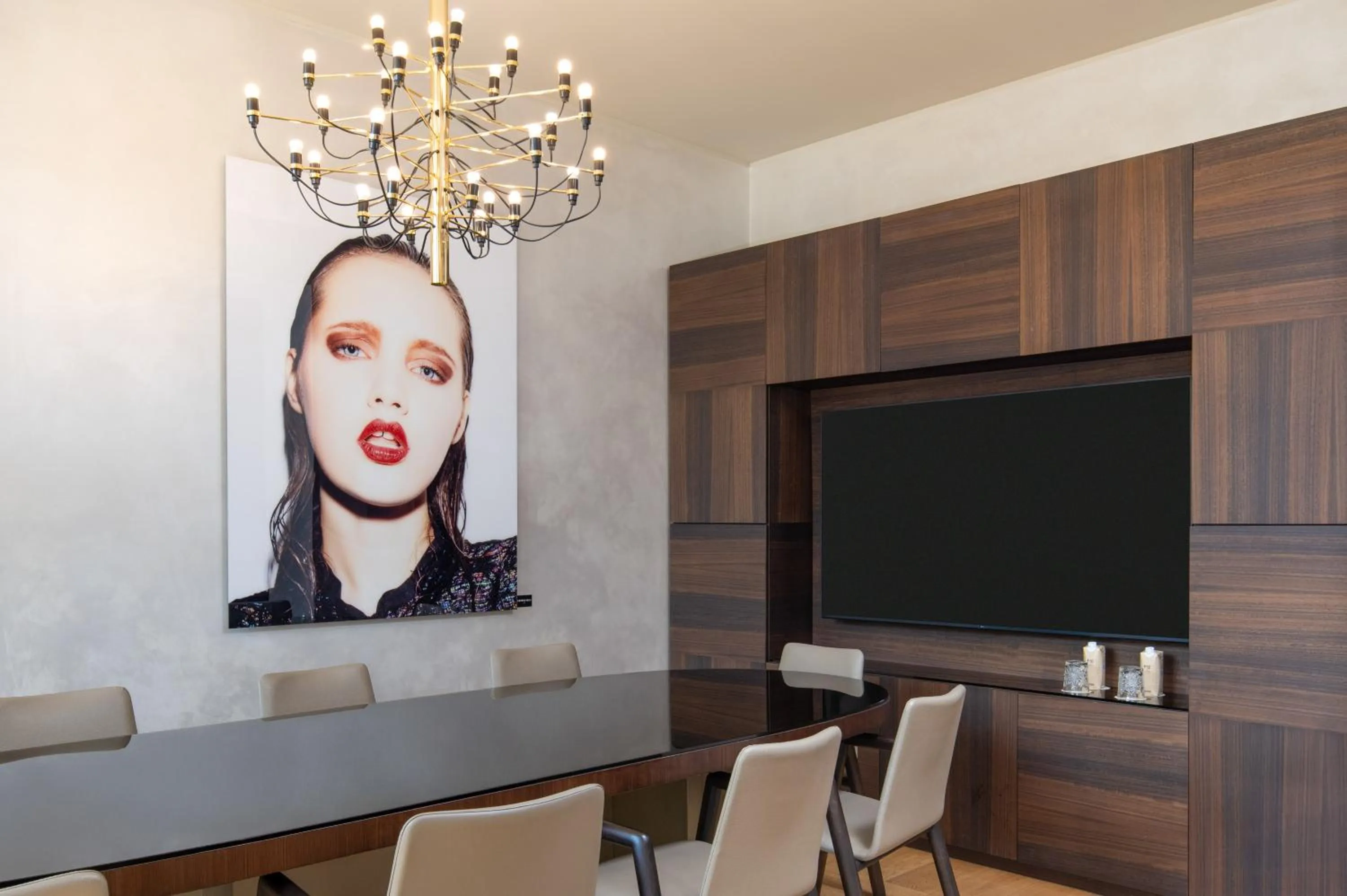 Communal lounge/ TV room in ME Milan Il Duca