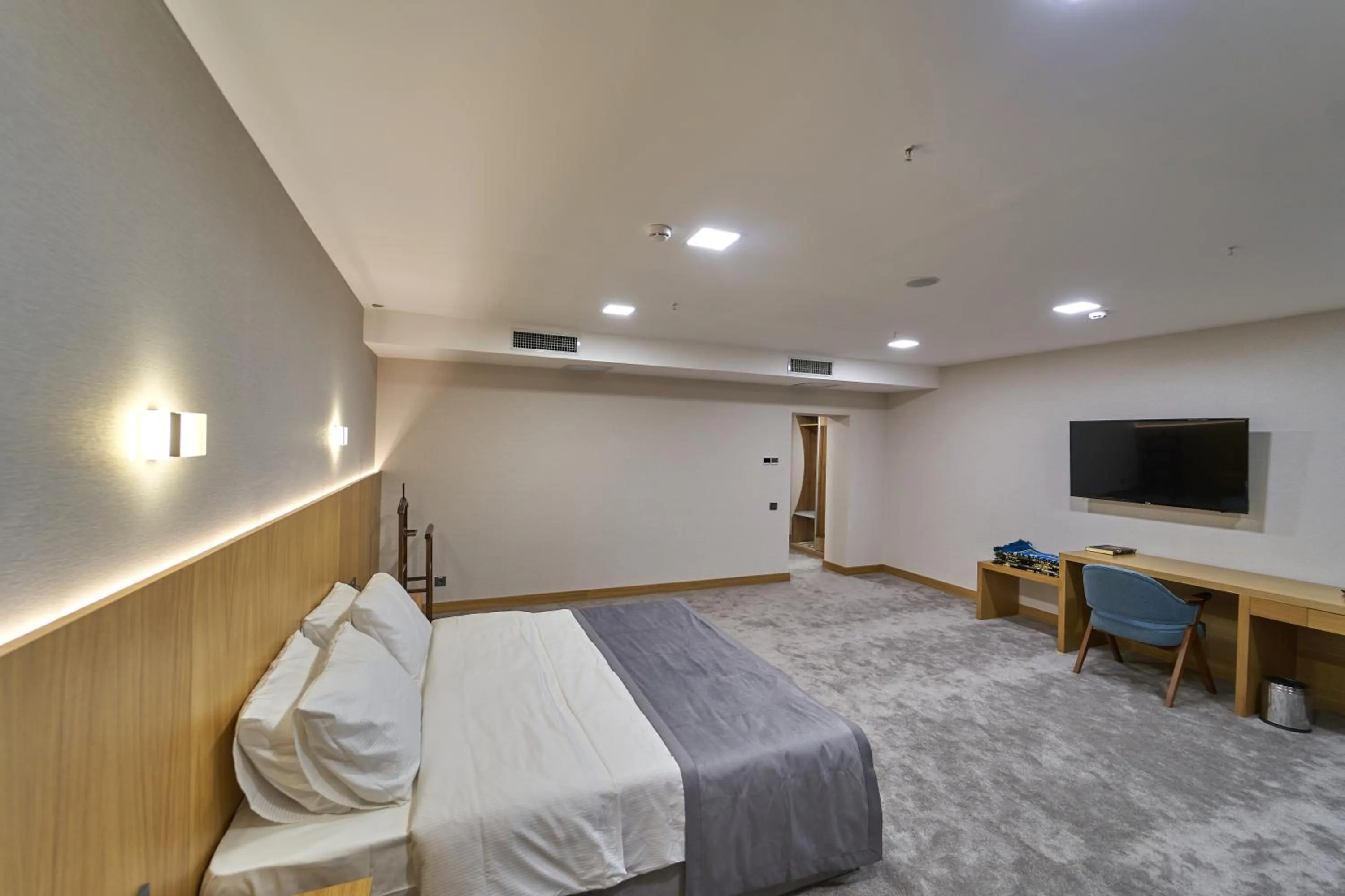 Photo of the whole room, Bed in Asli Makon Hotel