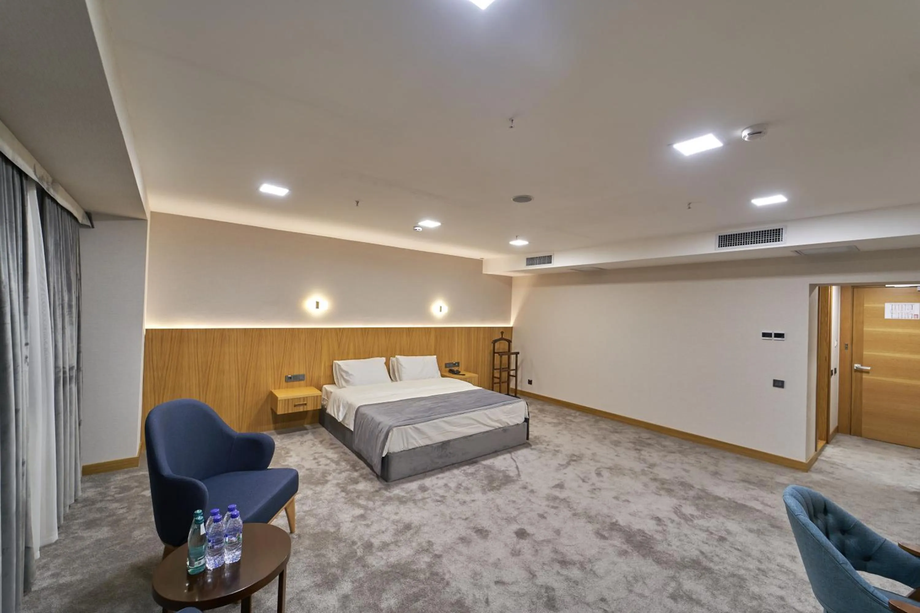 Photo of the whole room, Bed in Asli Makon Hotel