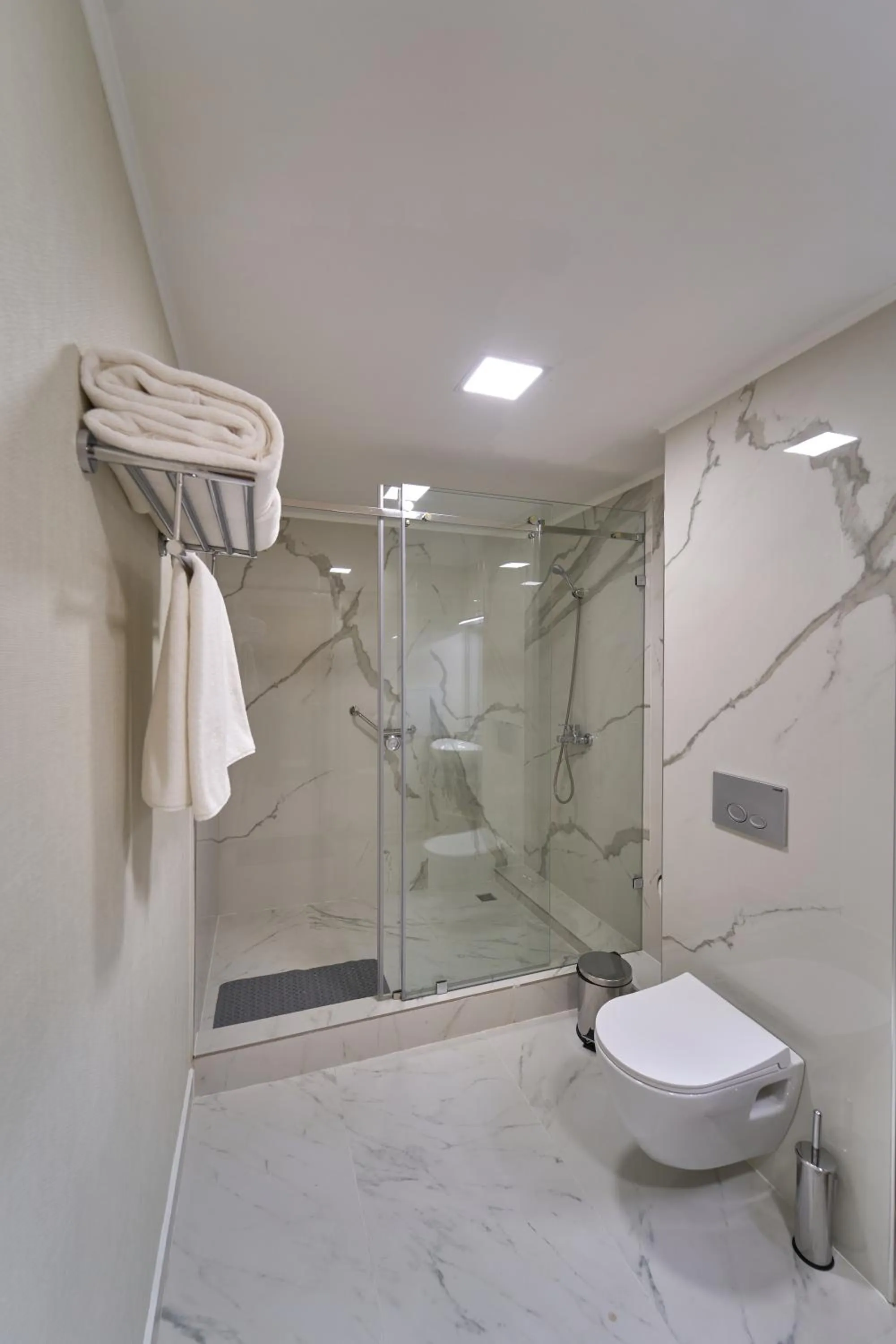 Bathroom in Asli Makon Hotel