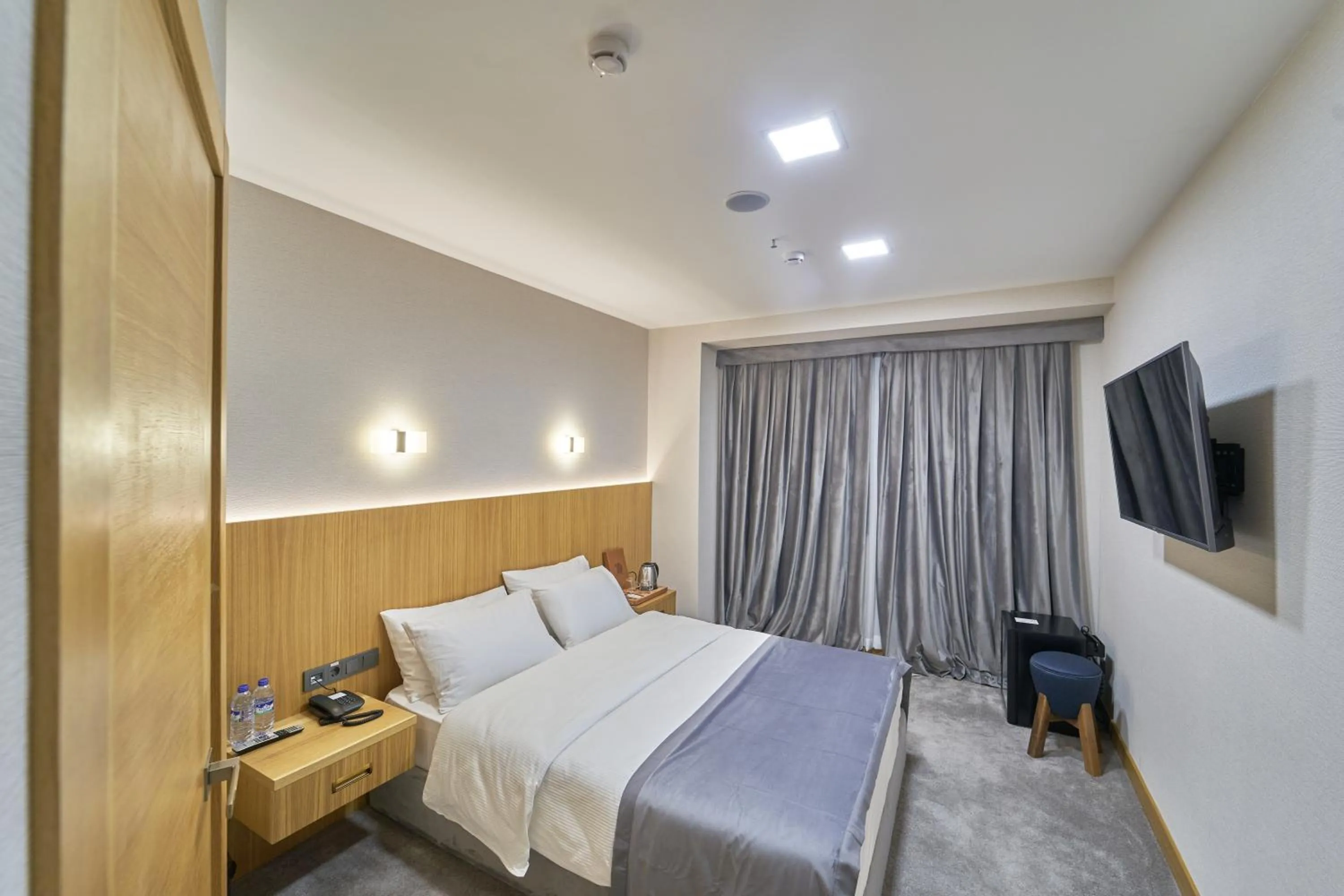 Photo of the whole room, Bed in Asli Makon Hotel