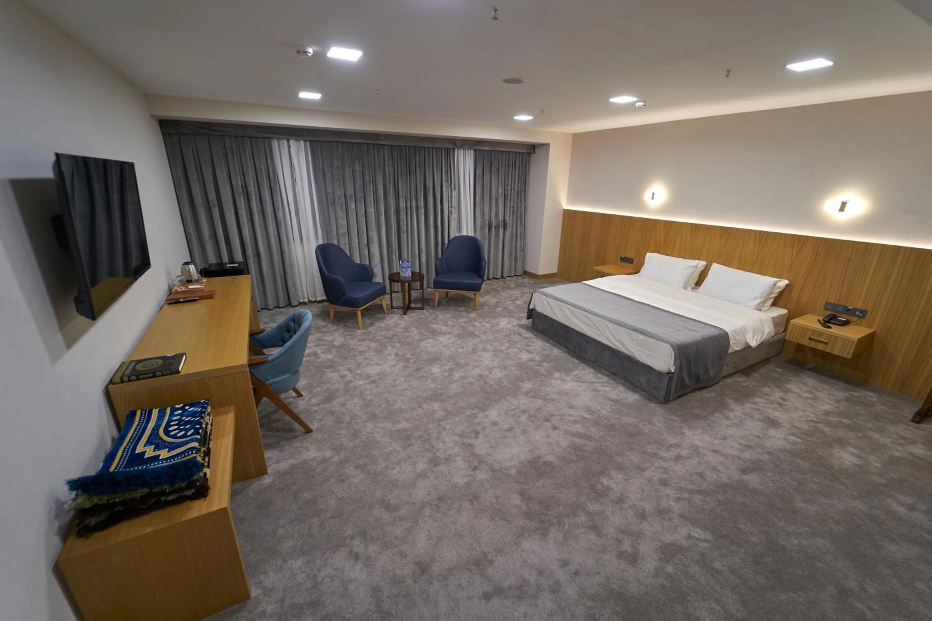 Photo of the whole room, Bed in Asli Makon Hotel
