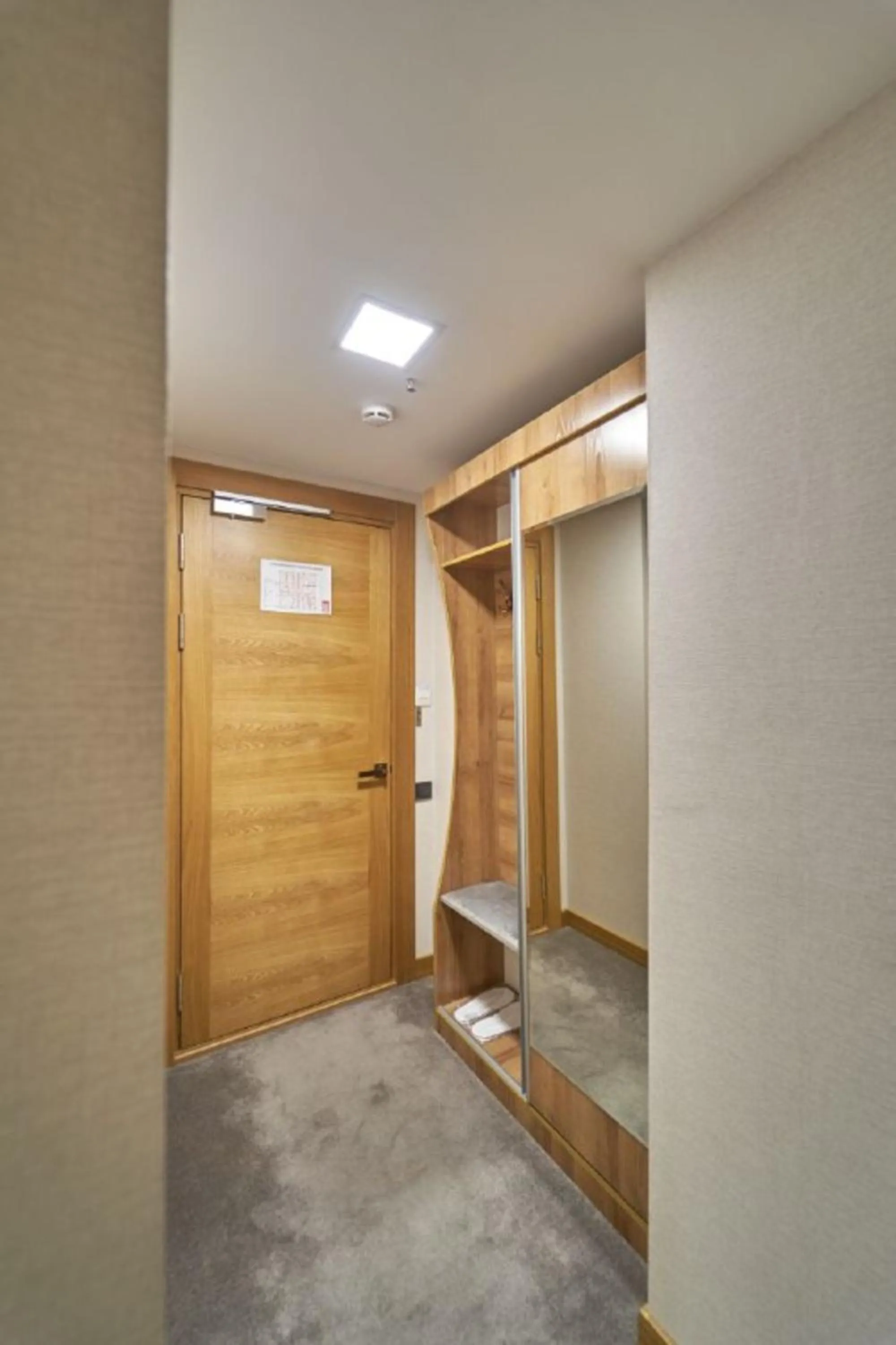 wardrobe in Asli Makon Hotel