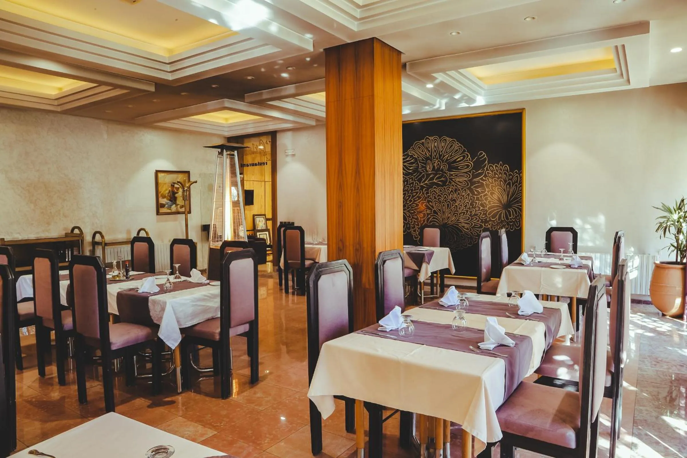 Restaurant/places to eat in Hotel Perce Neige