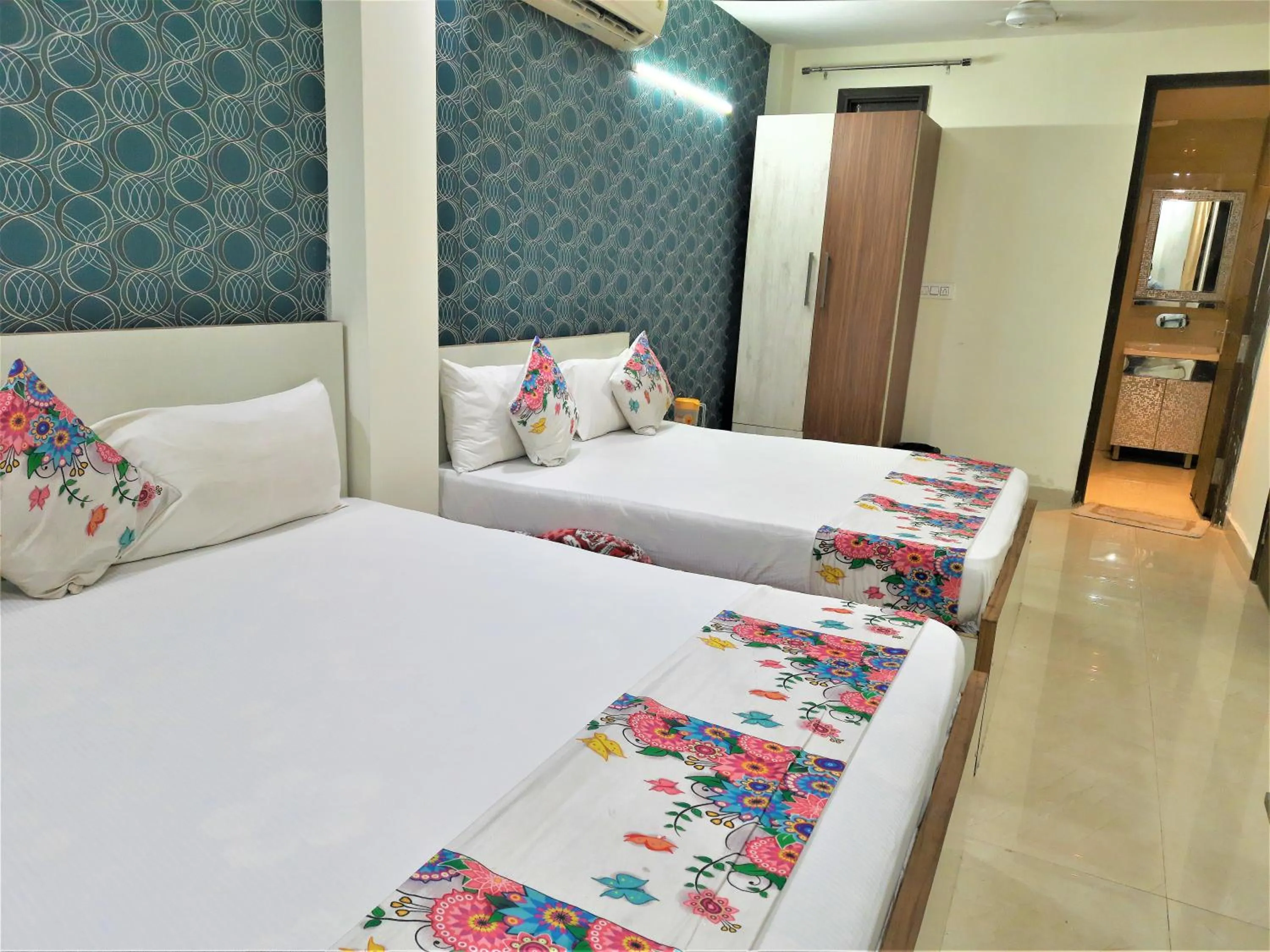 Bed in Hotel Le Heritage , Nizamudin Railway Station