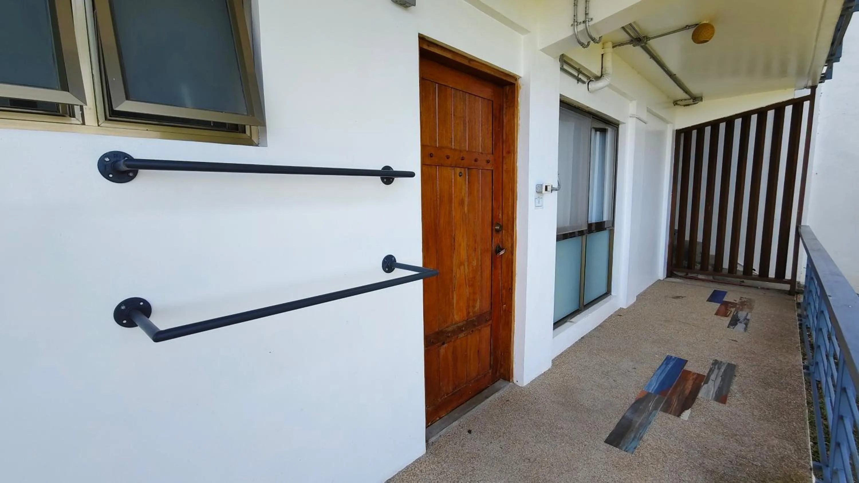 Facade/entrance in AV Suites