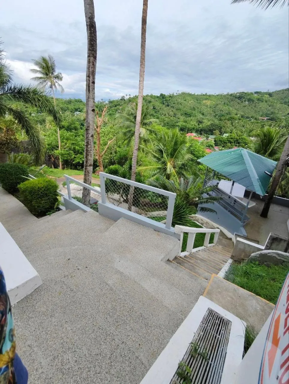 Facade/entrance in AV Suites