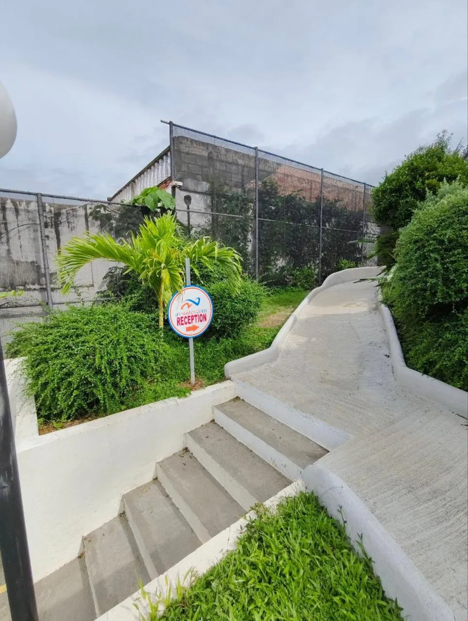 Facade/entrance in AV Suites