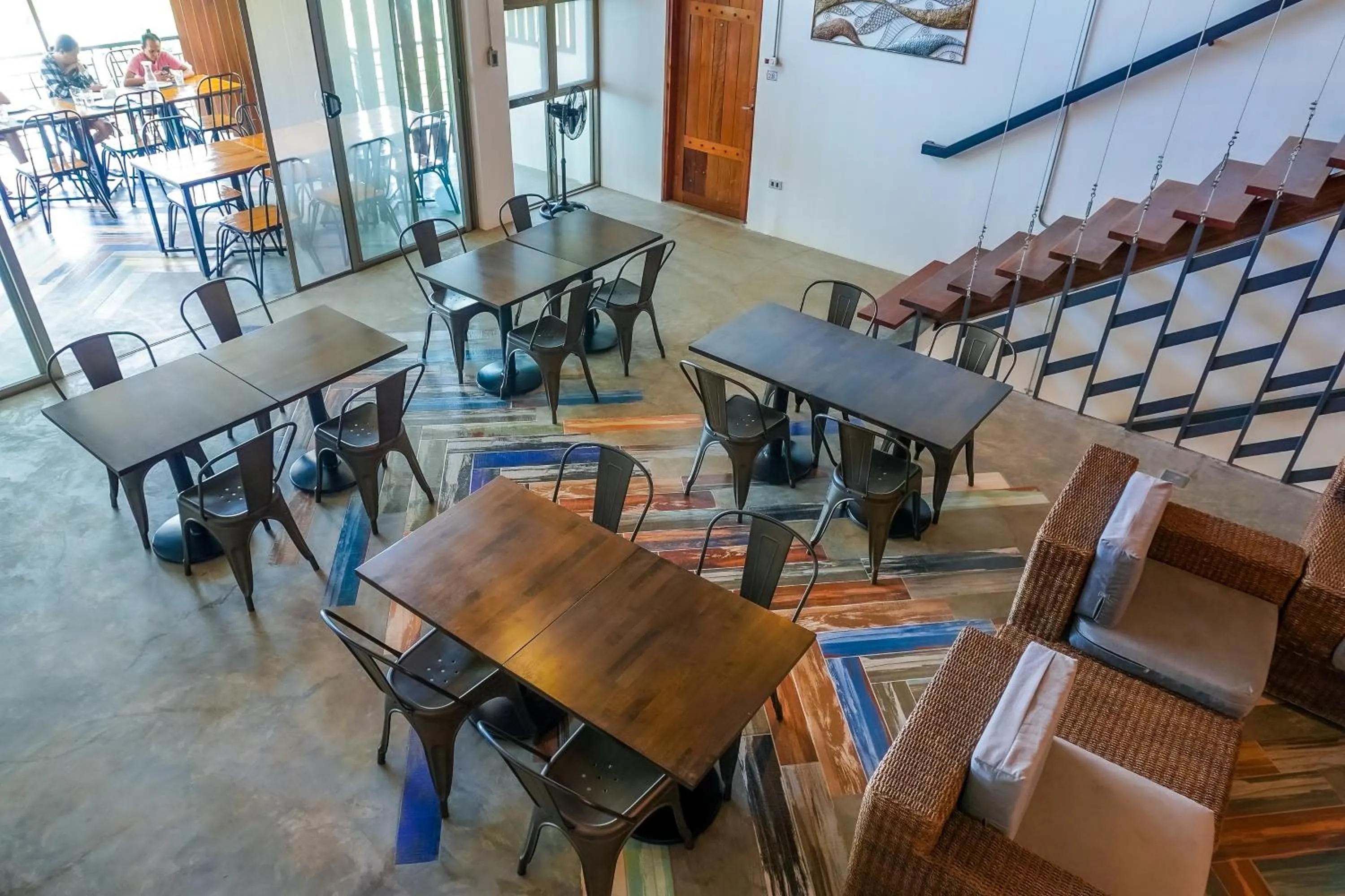 Restaurant/places to eat in AV Suites