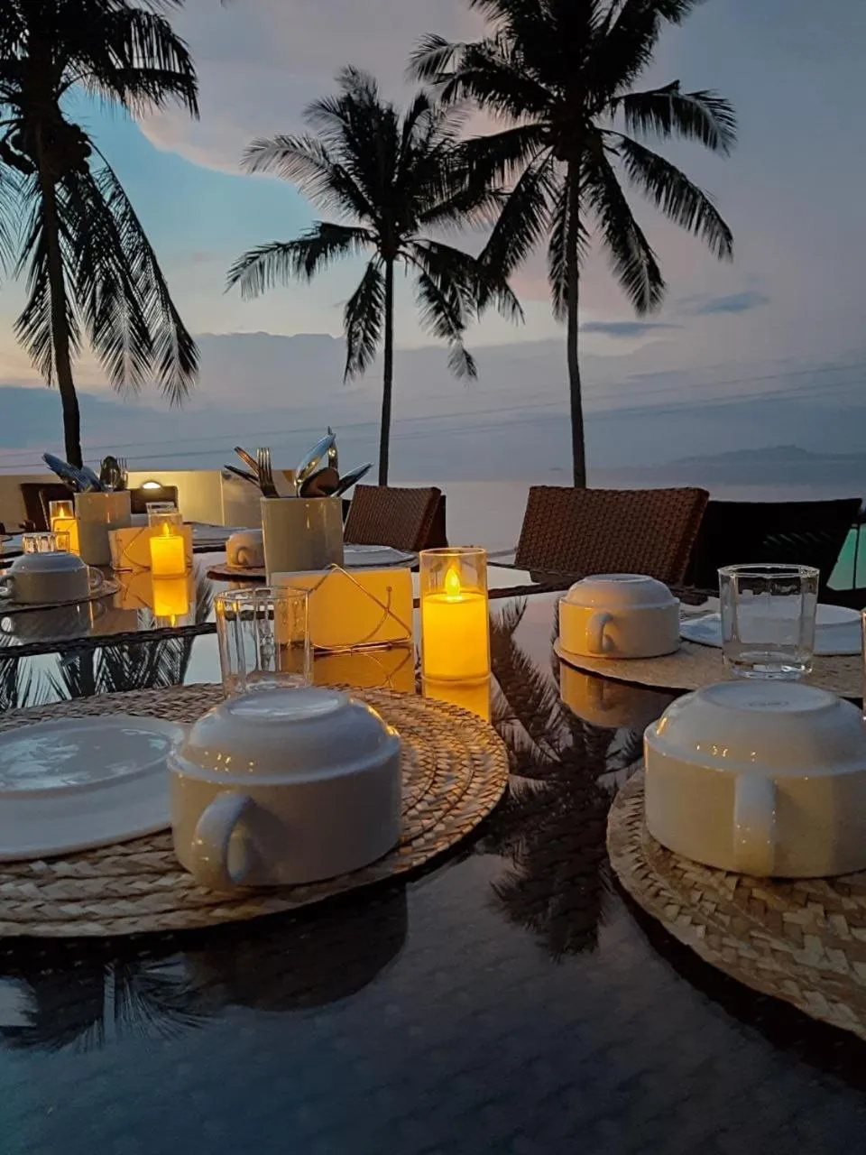 Restaurant/places to eat in AV Suites