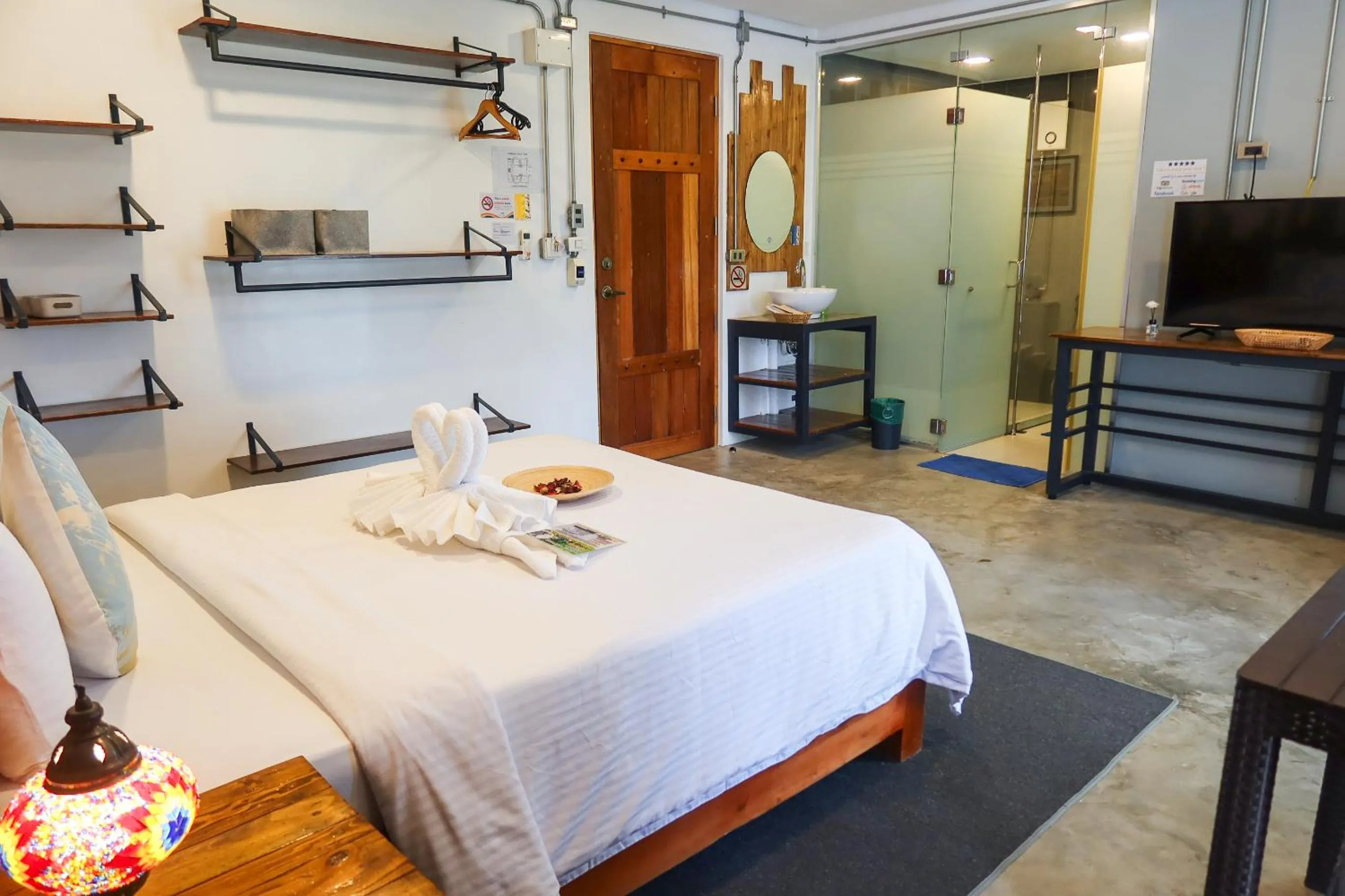 Shower, Bed in AV Suites