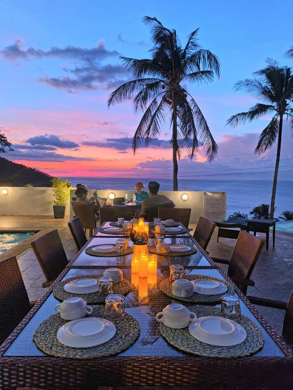 Restaurant/places to eat in AV Suites