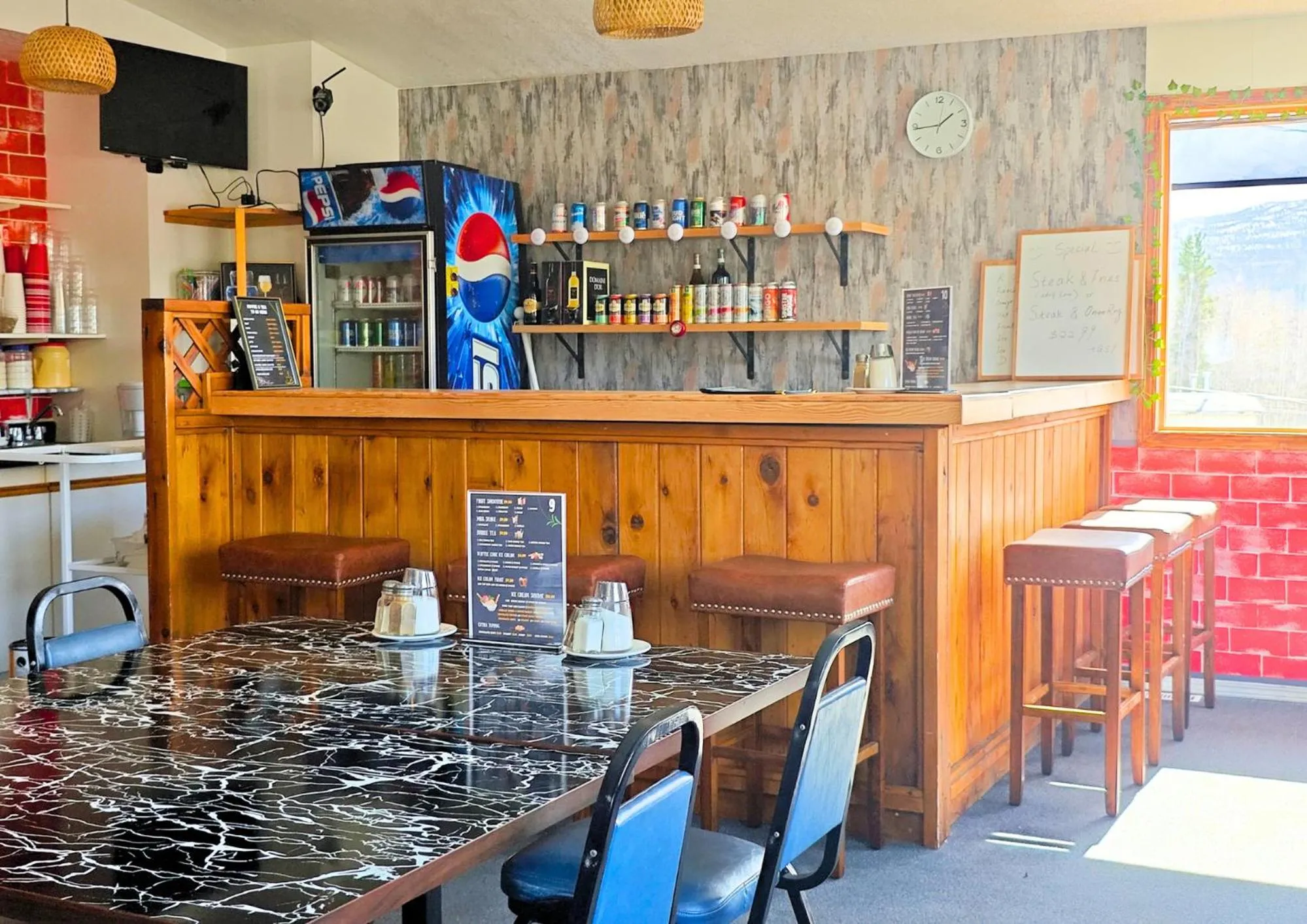 Cozy Corner Motel & Restaurant