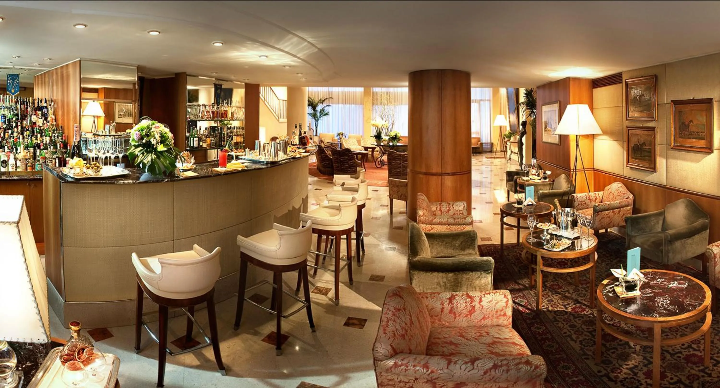 Restaurant/places to eat in Hotel Cavour