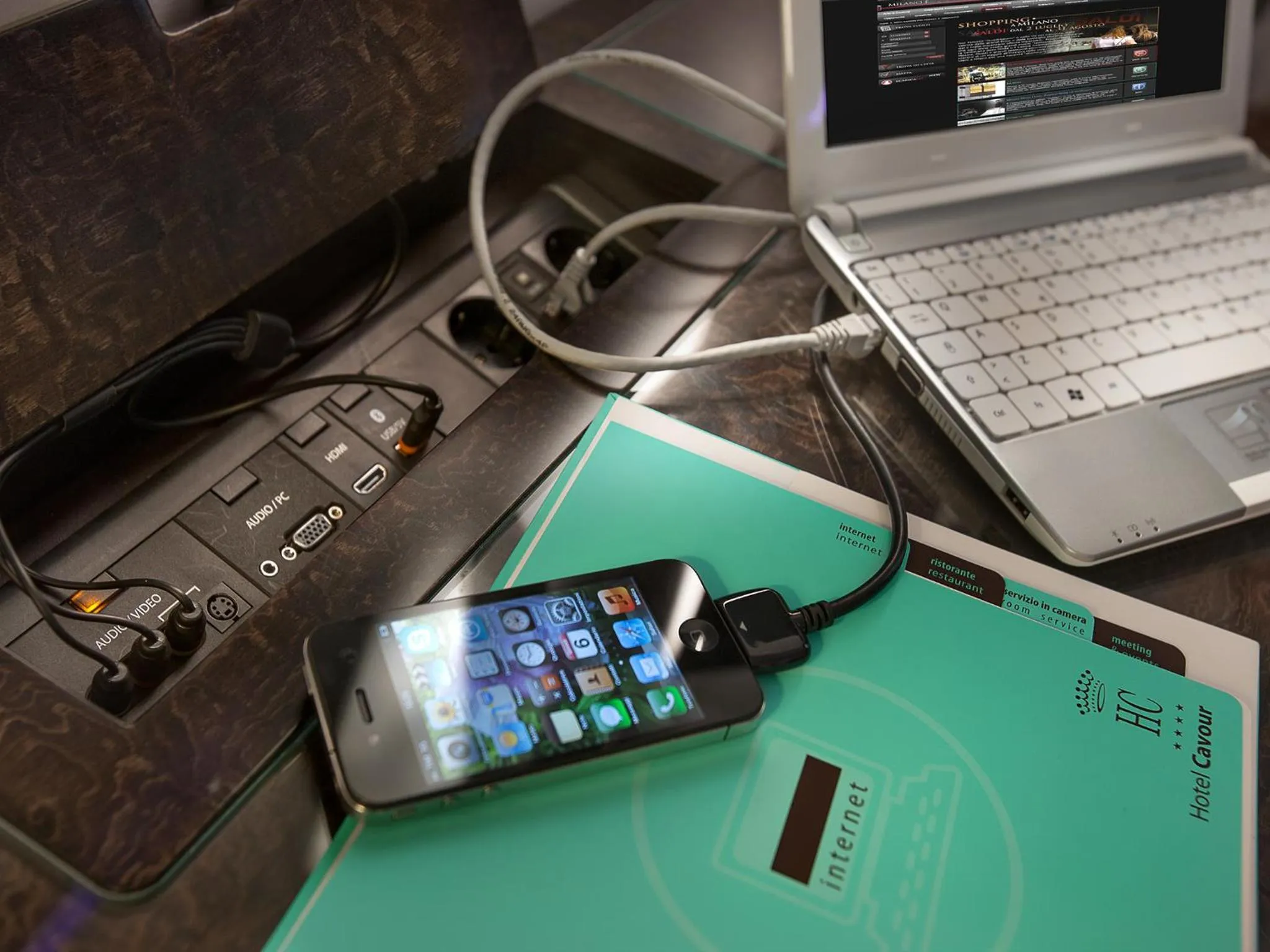 TV and multimedia in Hotel Cavour