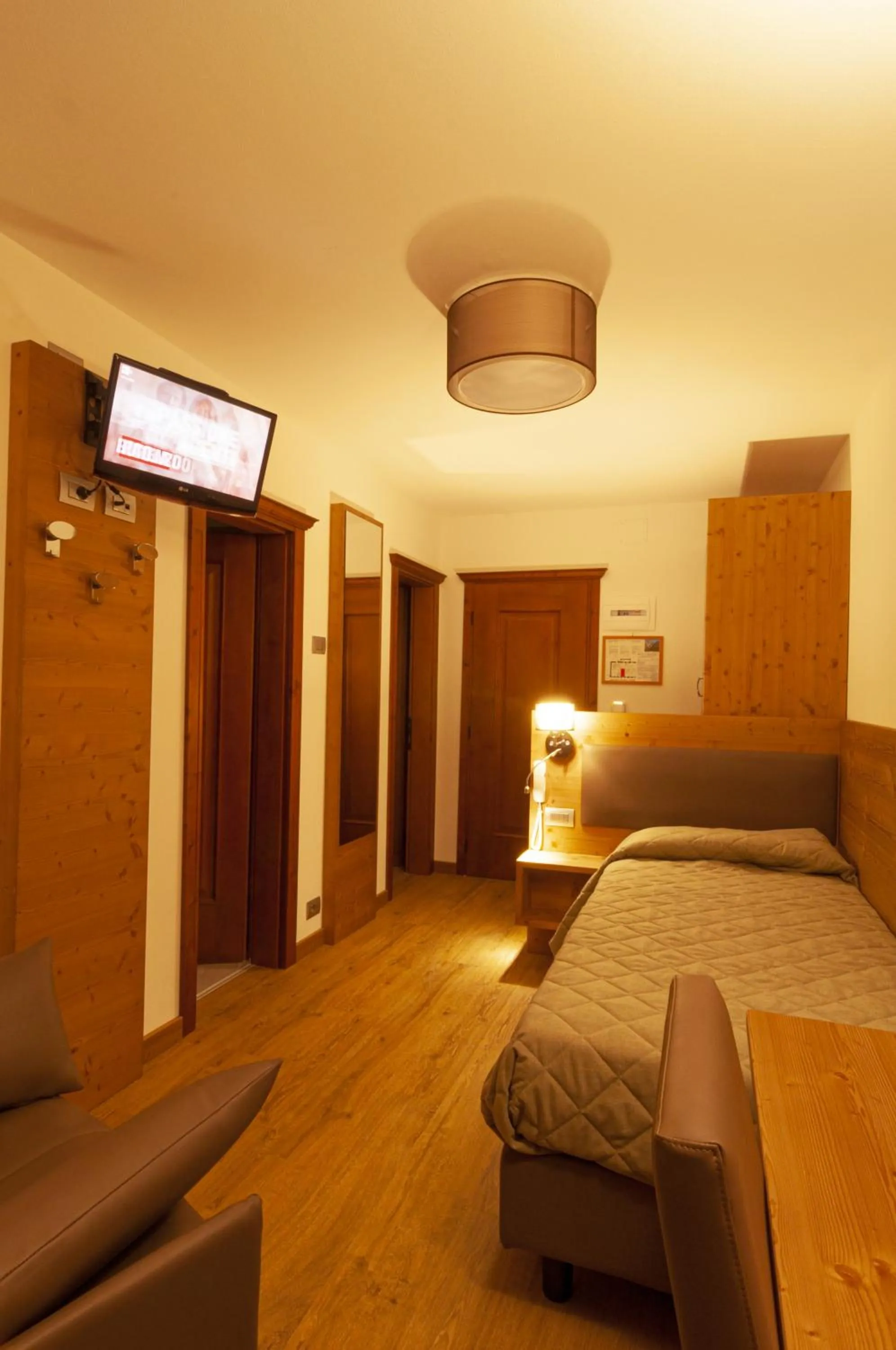 Bed in Albergo Antelao