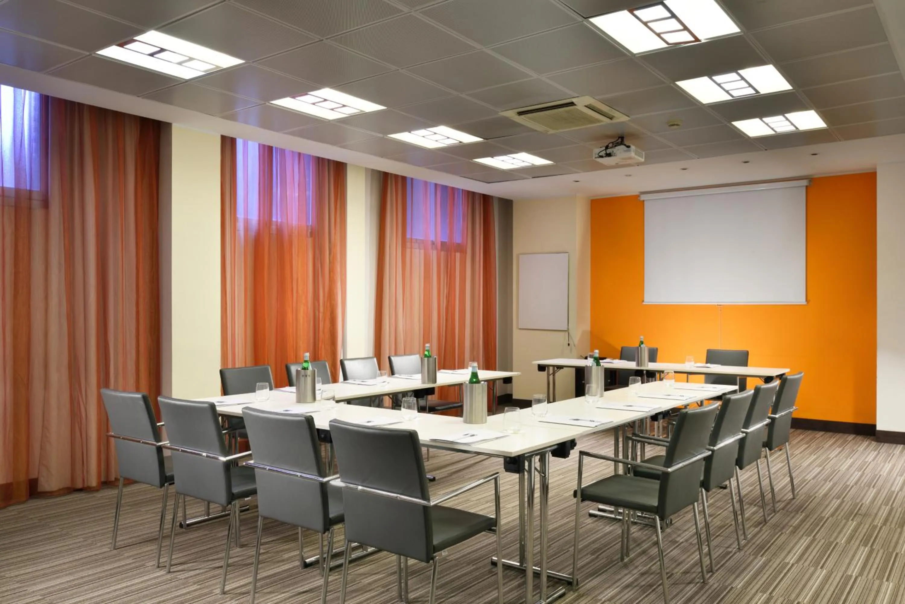 Meeting/conference room in UNA Hotels Mediterraneo Milano