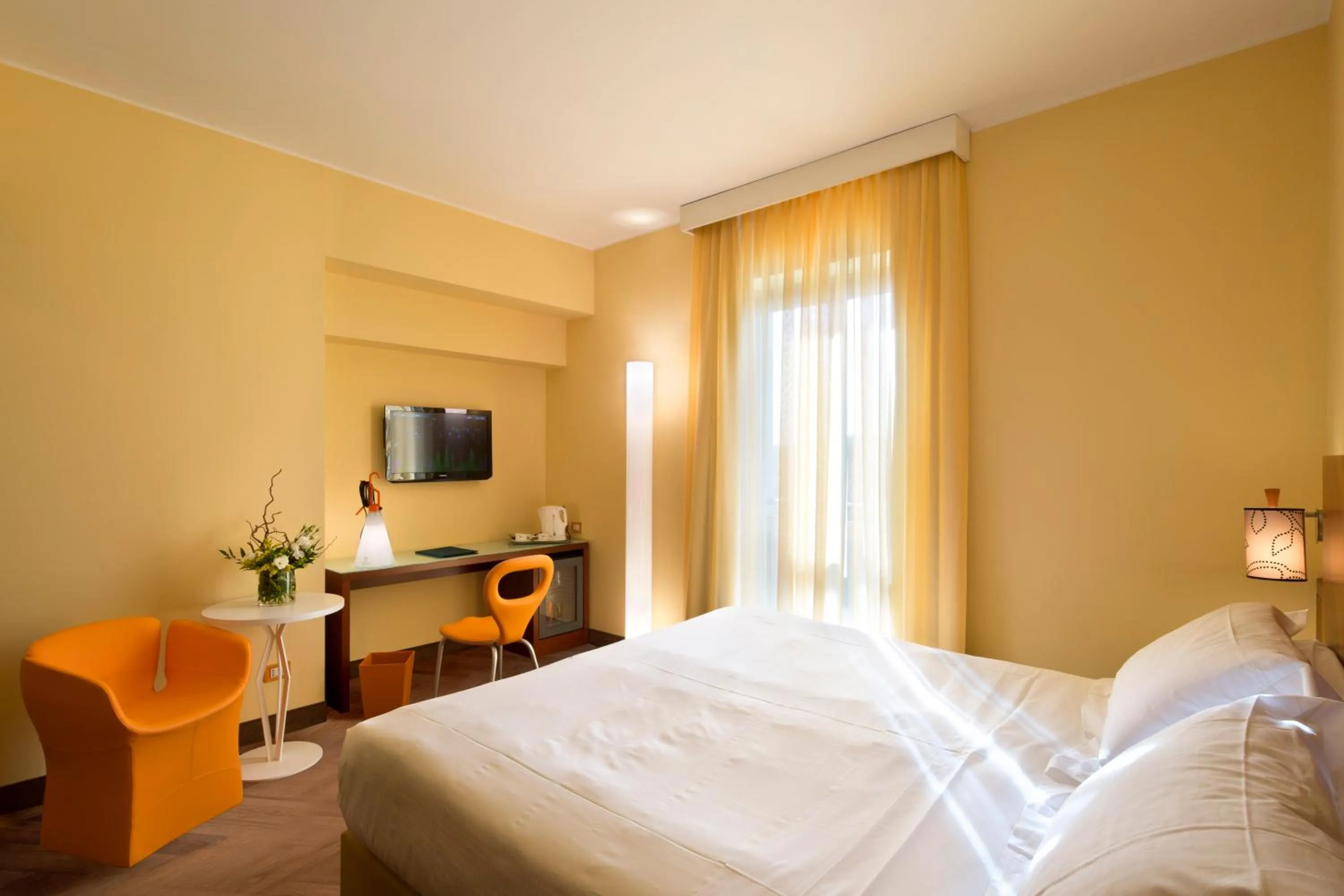 Bedroom, Bed in UNA Hotels Mediterraneo Milano