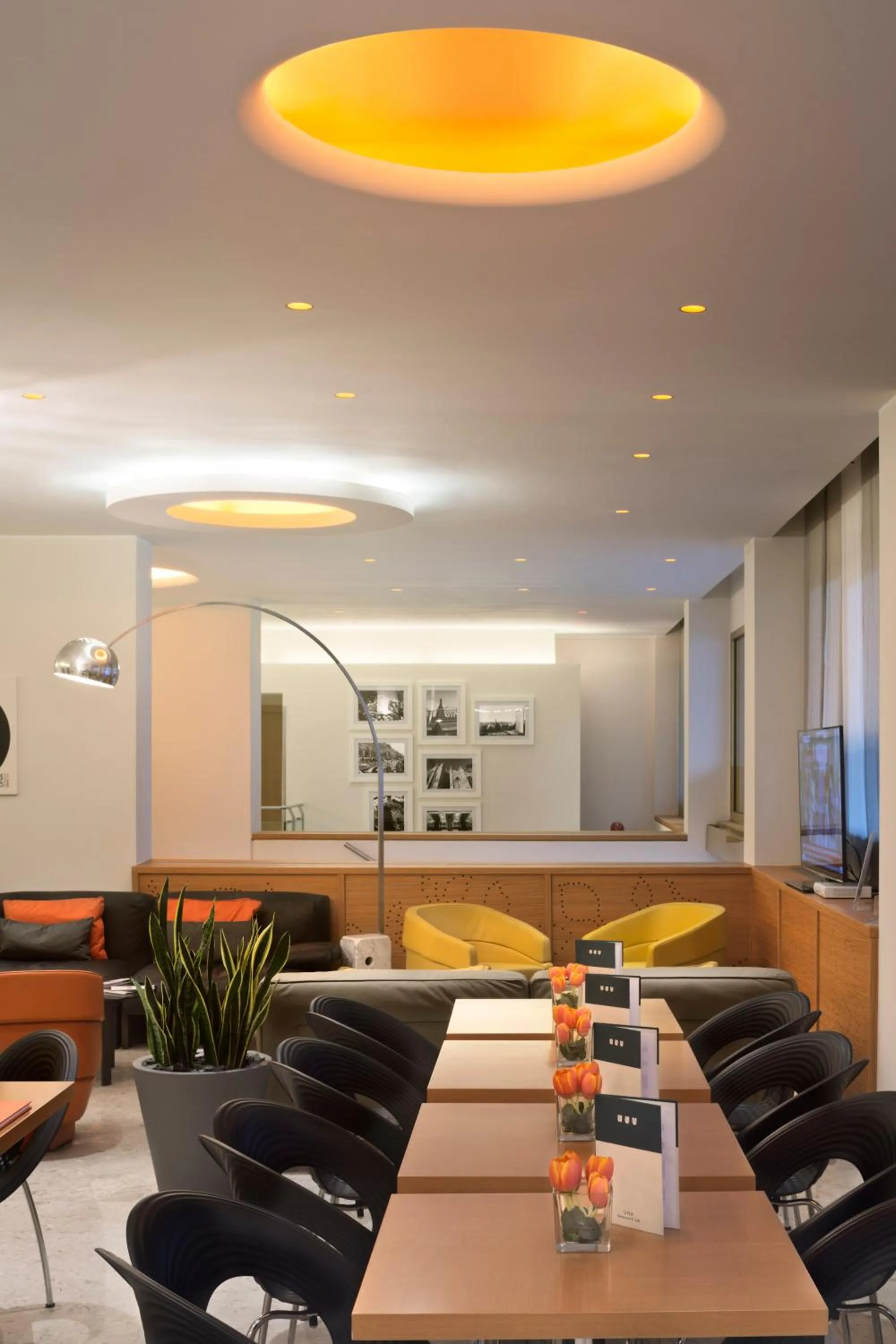 Lobby or reception in UNA Hotels Mediterraneo Milano