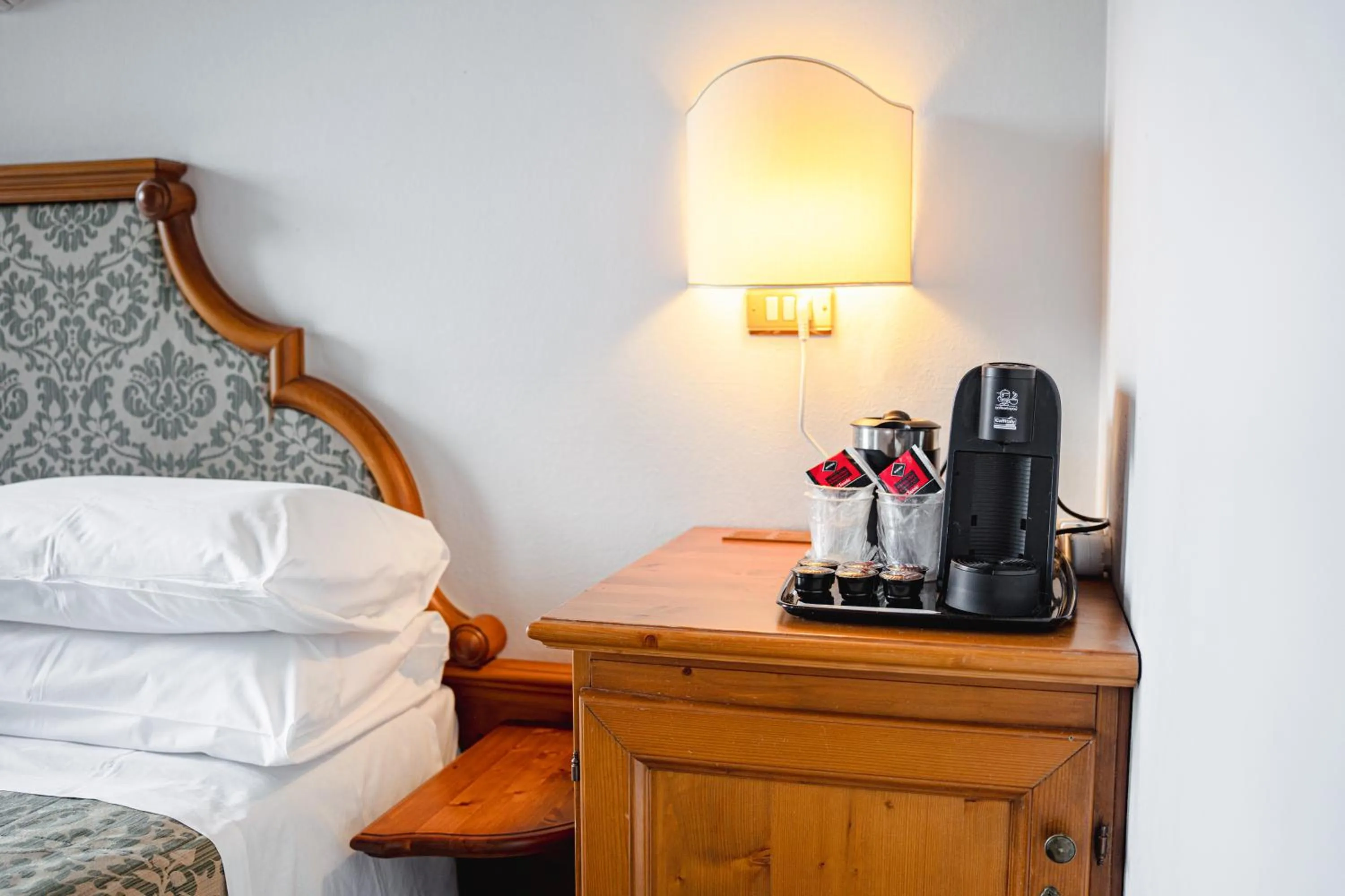 Coffee/tea facilities, Bed in Hotel Sporting