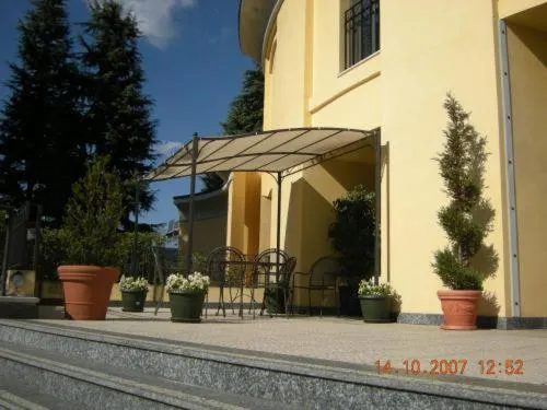 Facade/entrance in Polo Hotel