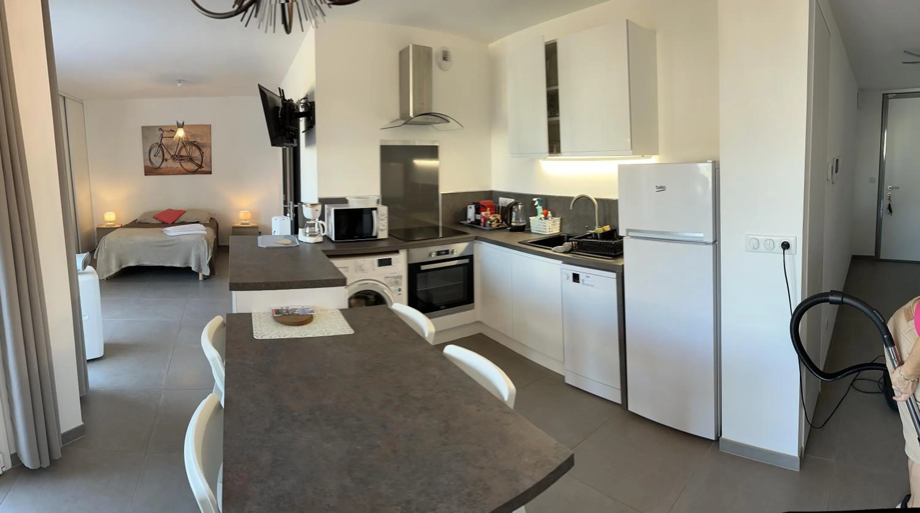 Kitchen or kitchenette, Bed in A la belle quatrième étoile