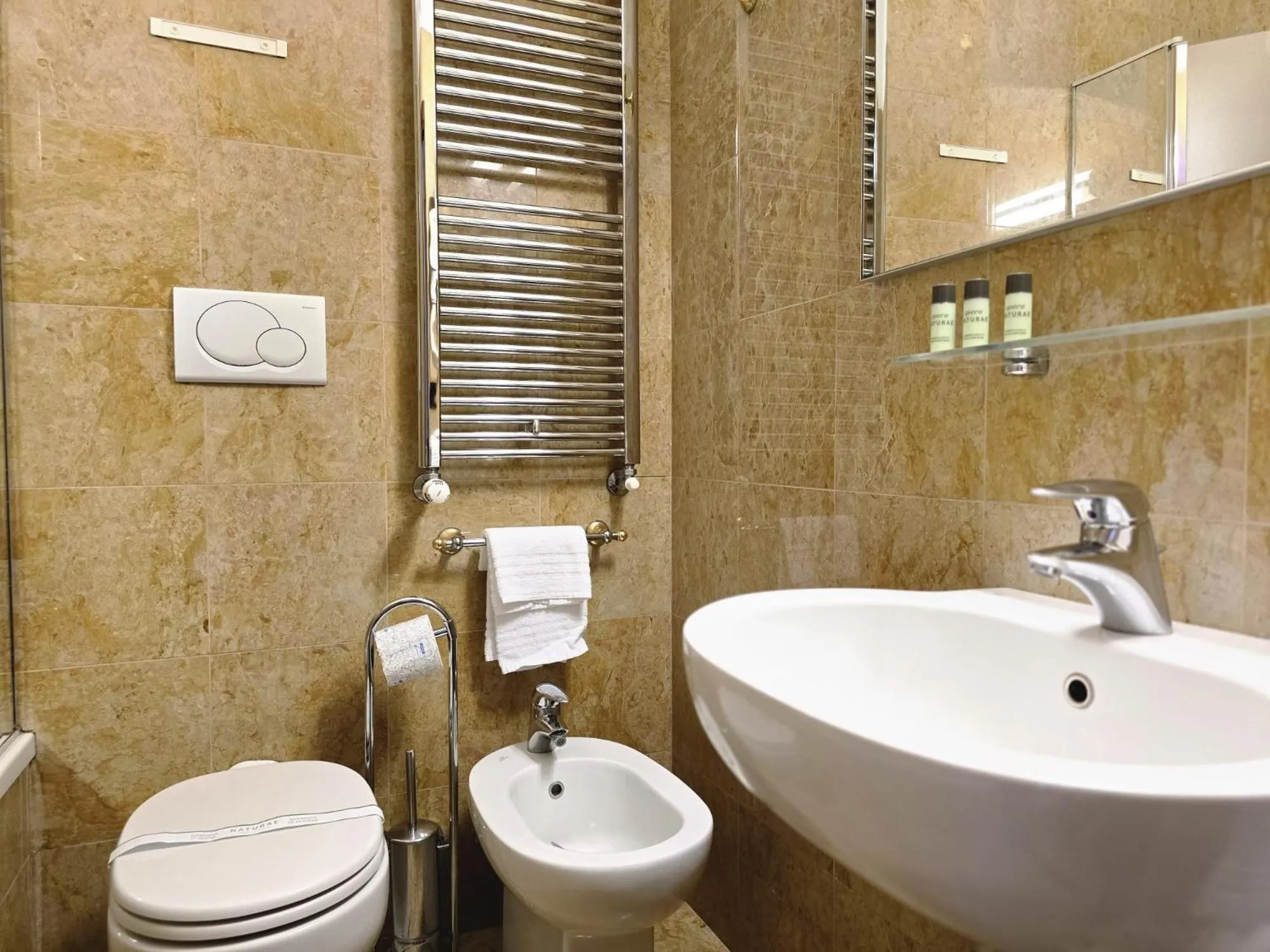 Toilet in Mokinba Hotels Sant'Ambroeus