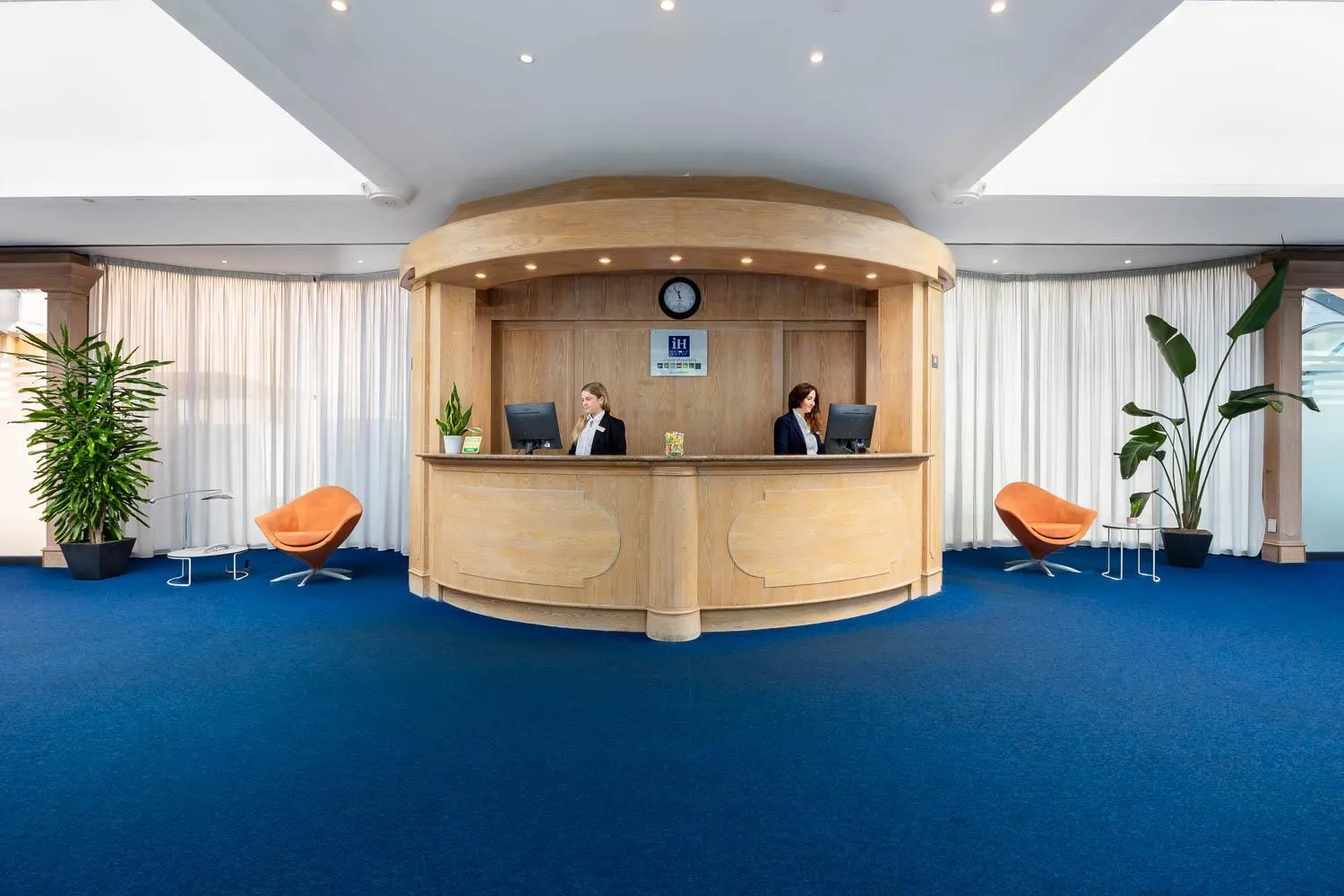 Lobby or reception in iH Hotels Milano St. John