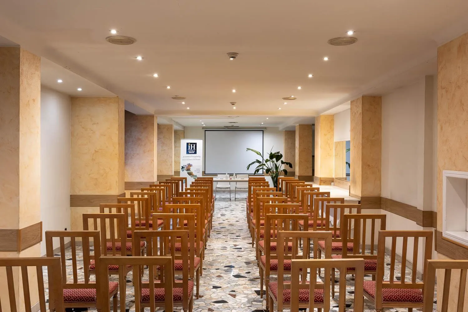 Meeting/conference room in iH Hotels Milano St. John