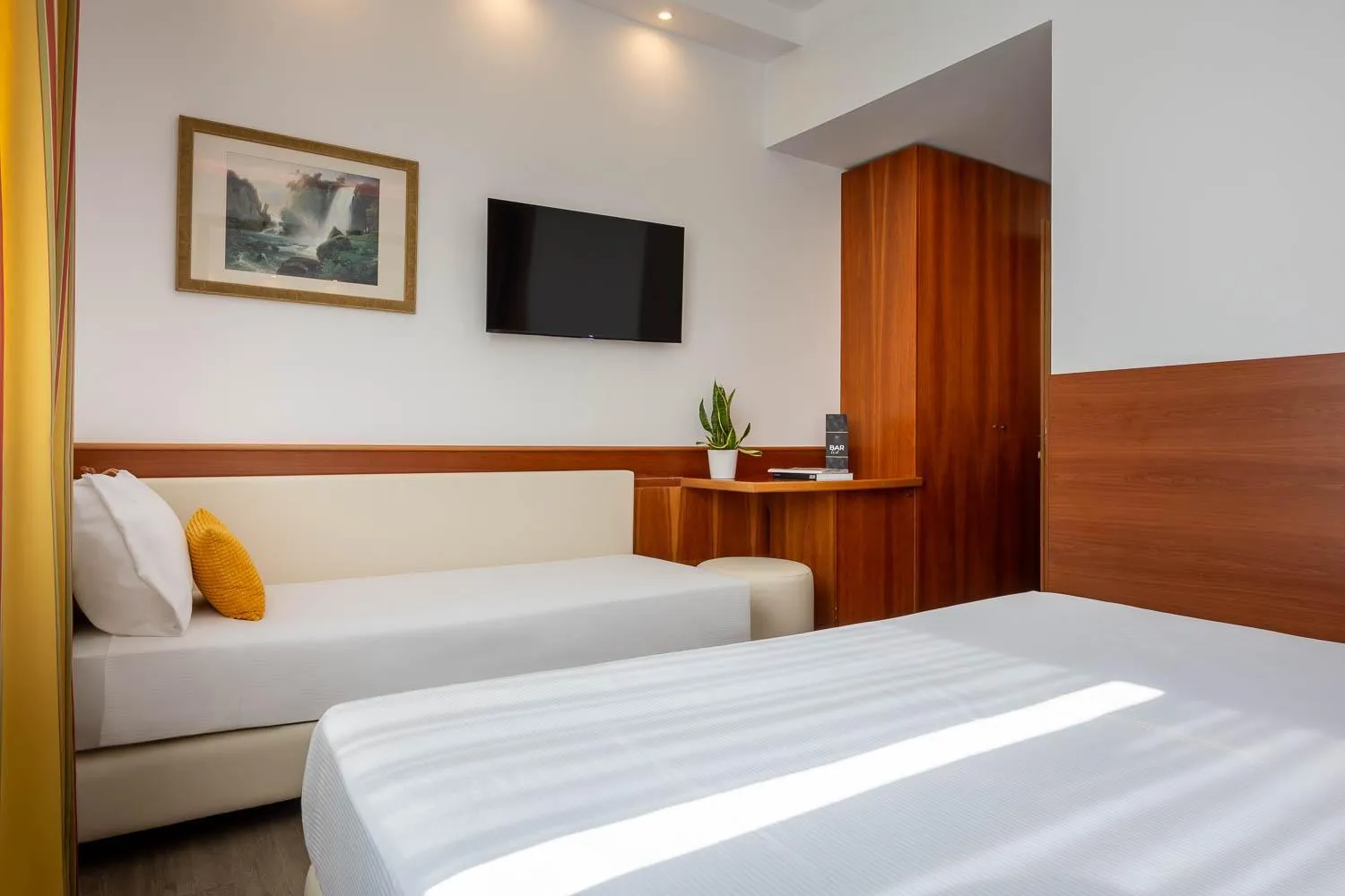 Bed in iH Hotels Milano St. John