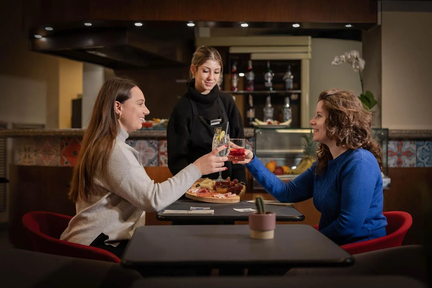 Lounge or bar in iH Hotels Milano St. John