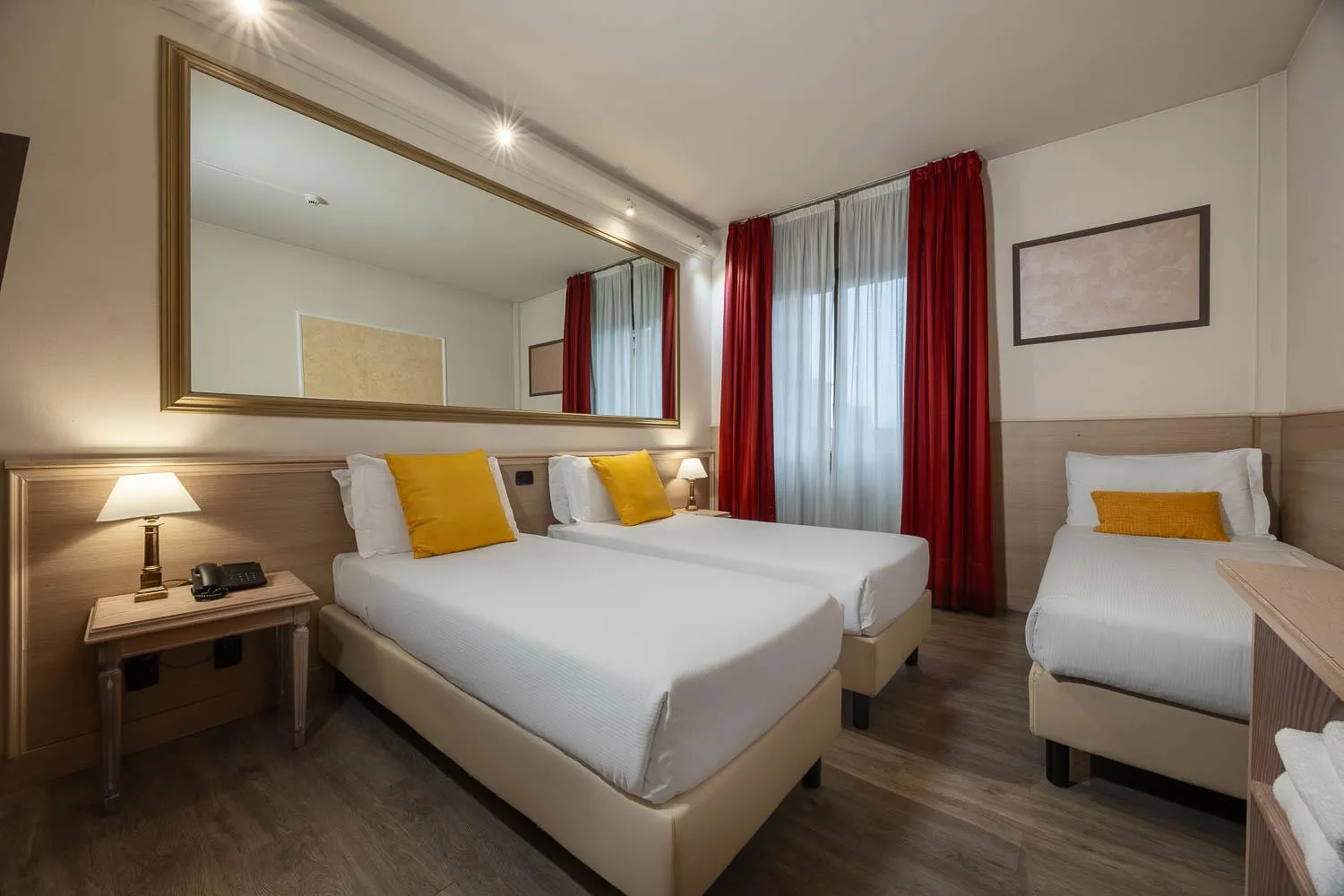 Bed in iH Hotels Milano St. John