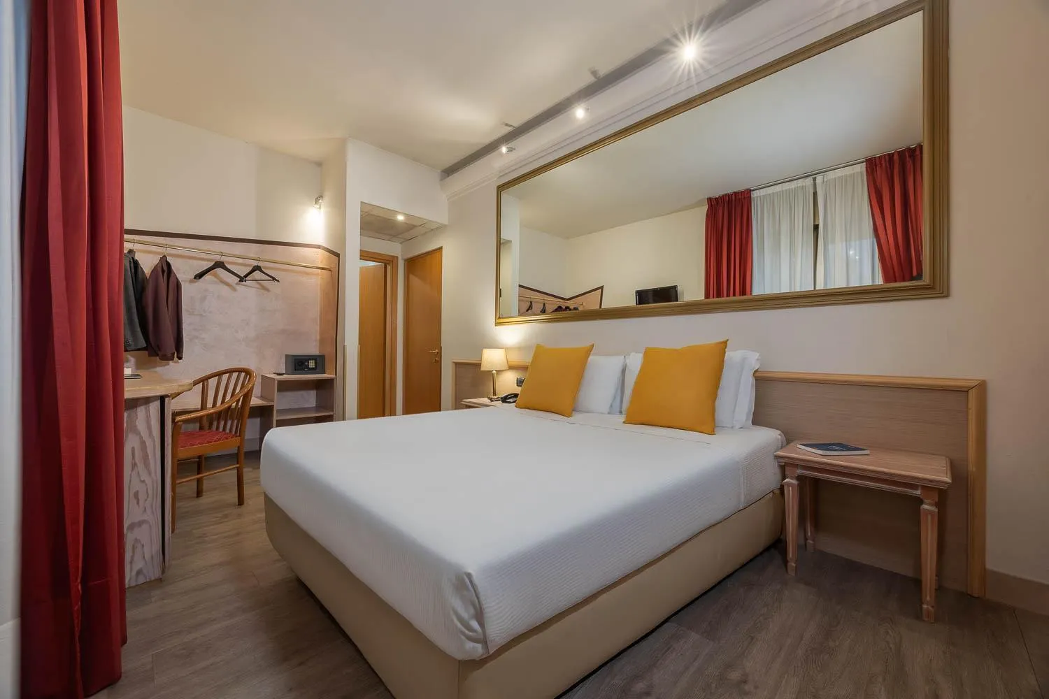 Bed in iH Hotels Milano St. John