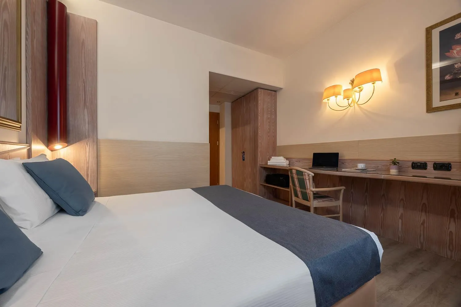 Bed in iH Hotels Milano St. John